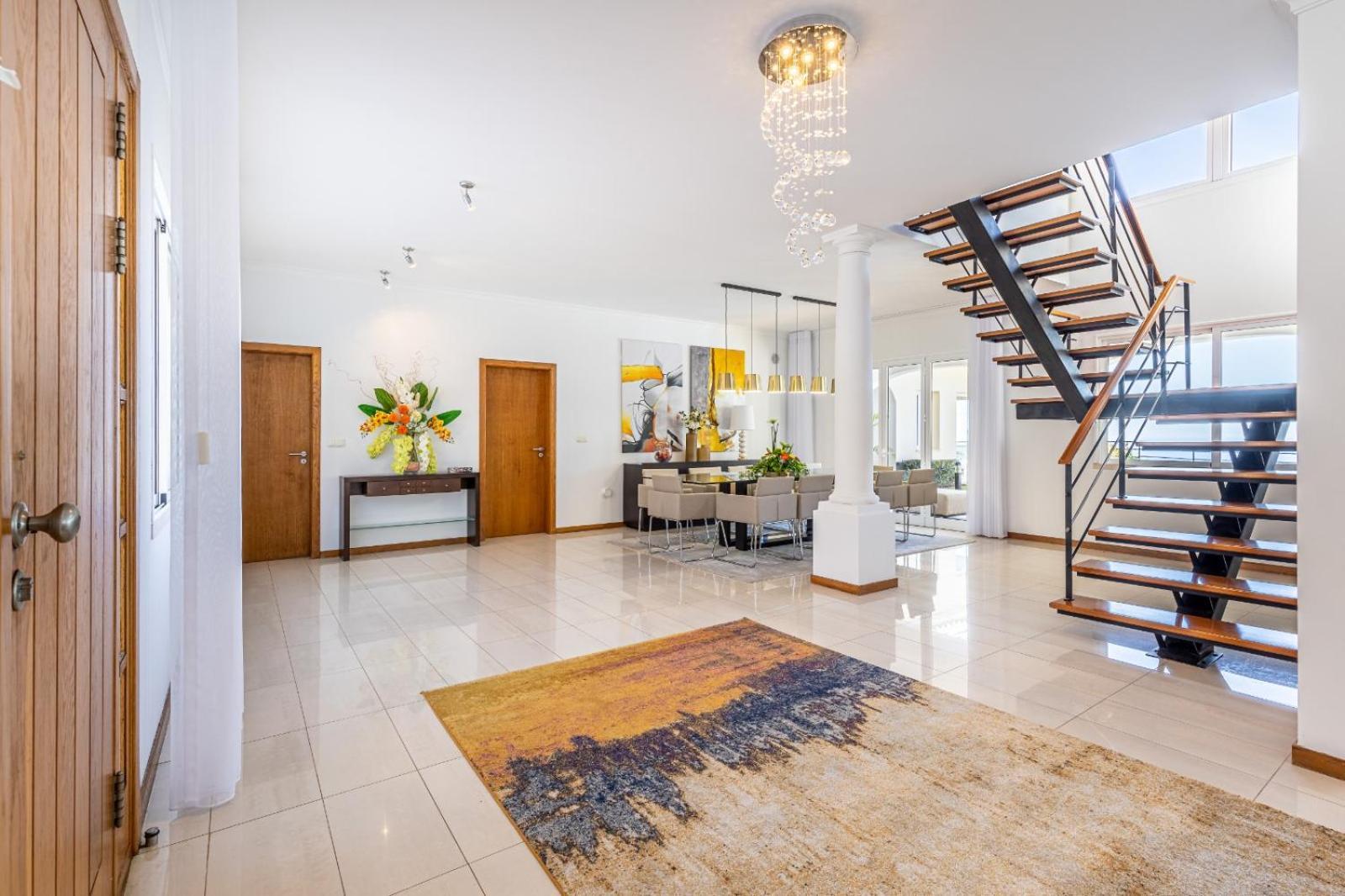 Luxury With Private Heated Pool, Garden And Views Of The Sea And Mountains. Villa