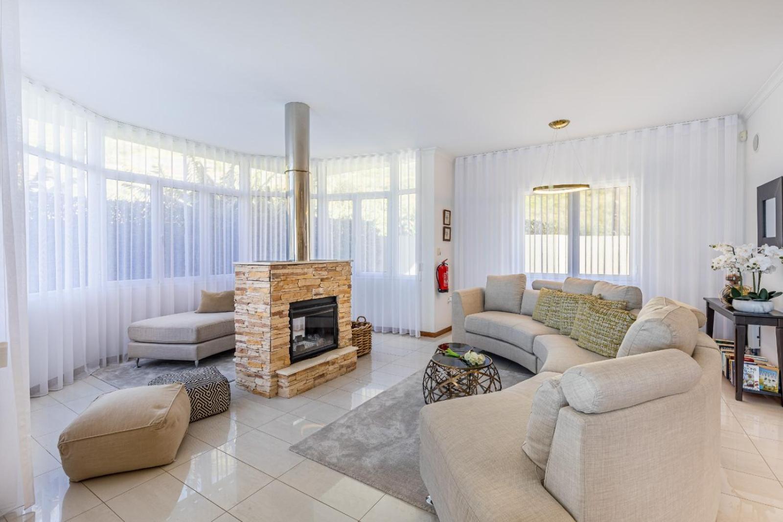 Luxury With Private Heated Pool, Garden And Views Of The Sea And Mountains. Arco da Calheta (Madeira)