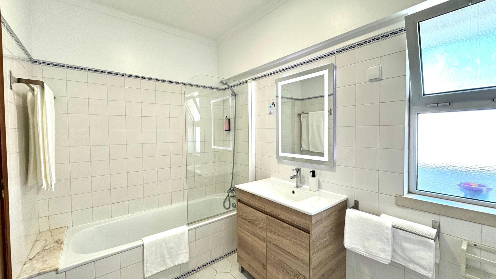 Da Rocha, 605 Concorde, Charming With Sea View, Internet And Parking, By Ig *