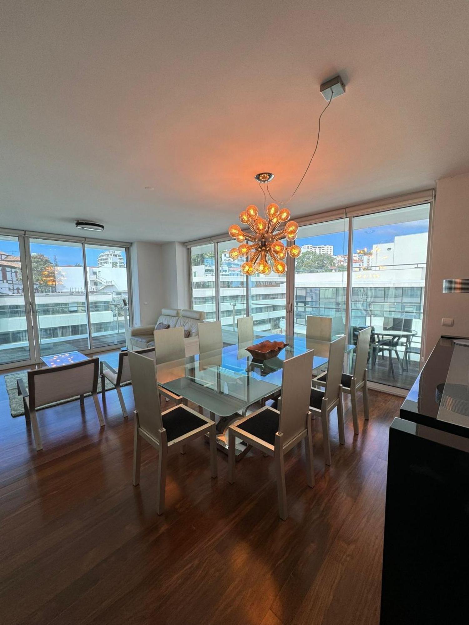 Next Corner Plaza Apartamento