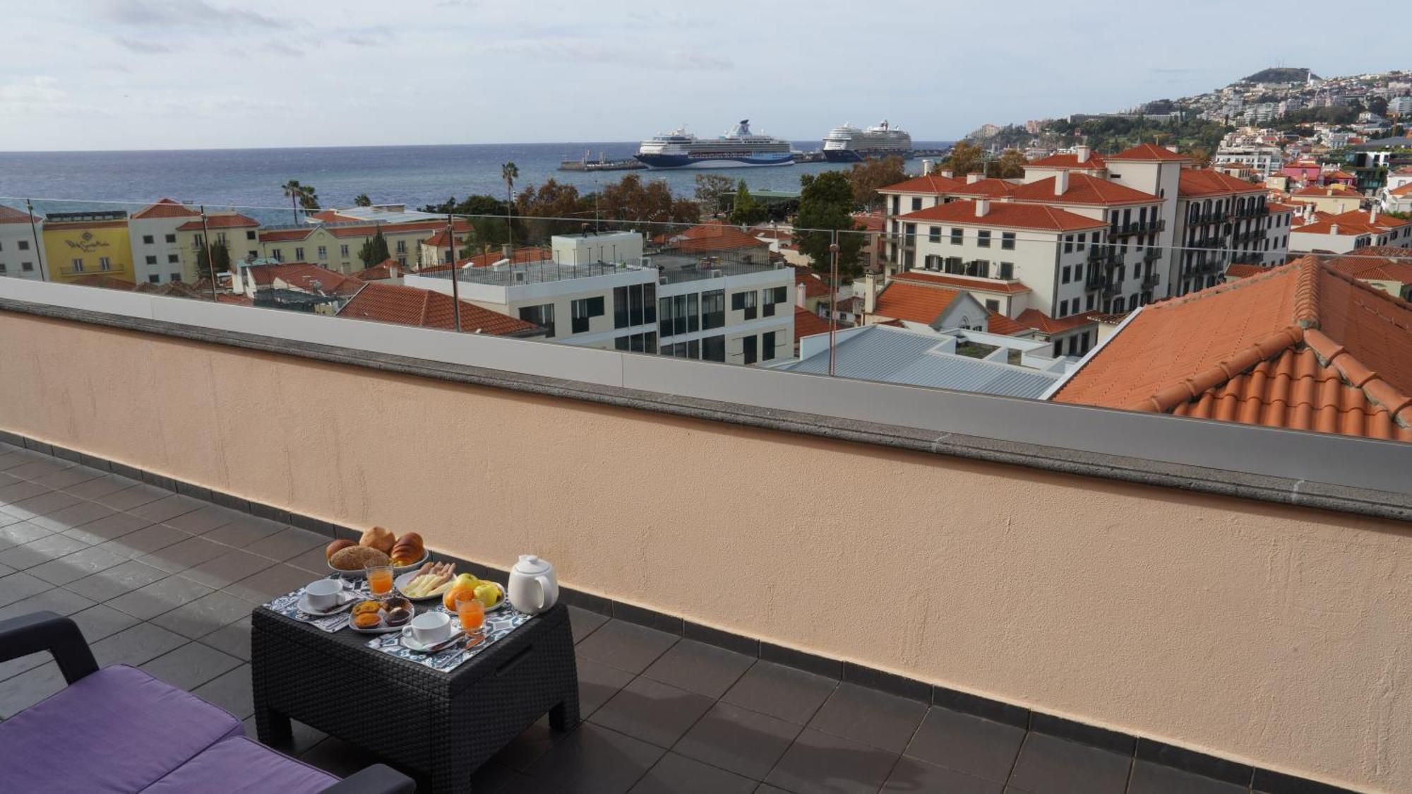Travellers Pearl By Storytellers * Funchal (Madeira)