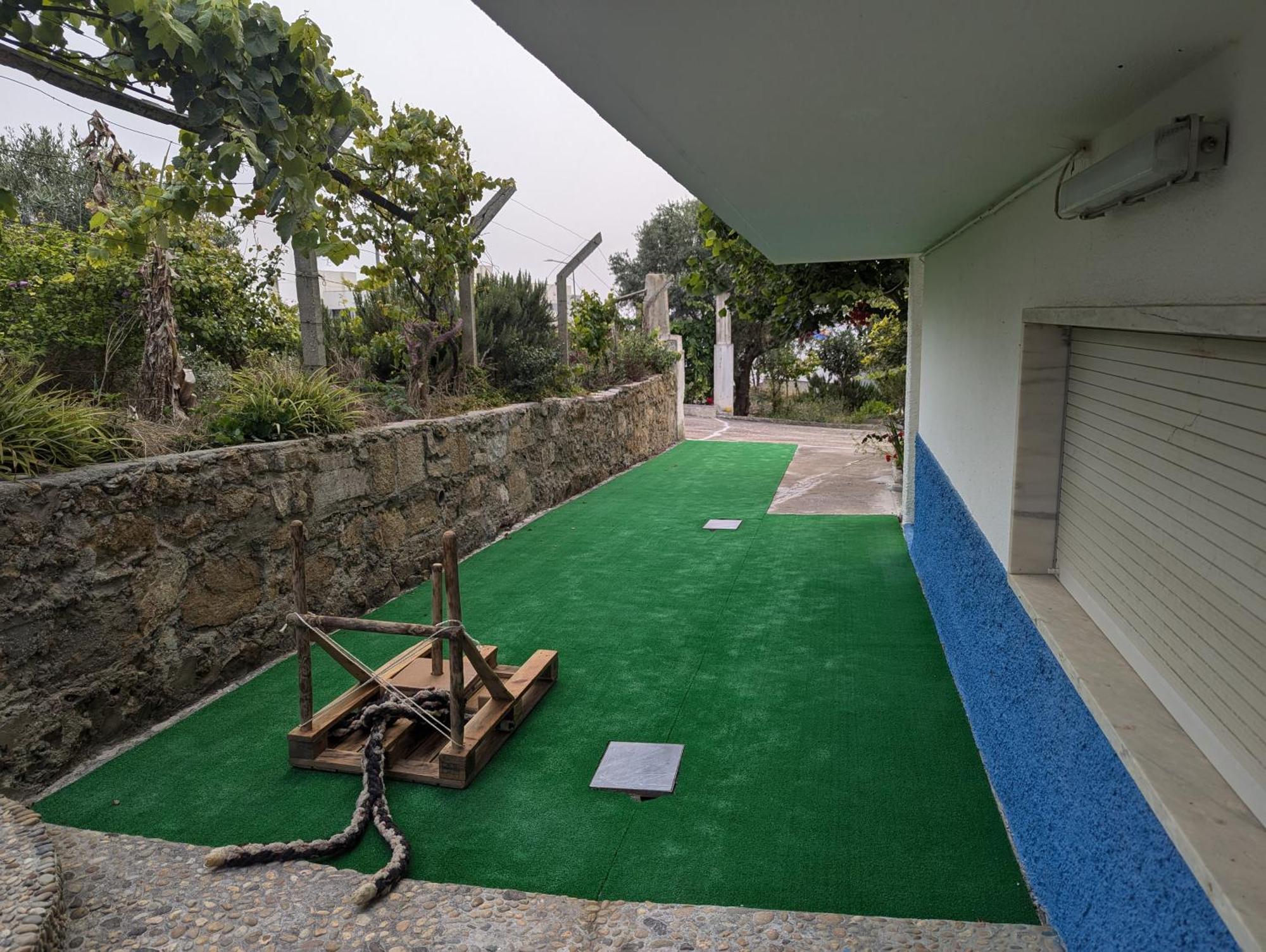 Rustic Retreat - Country With Large Garden, Exquisite Gym, And Nearby The *