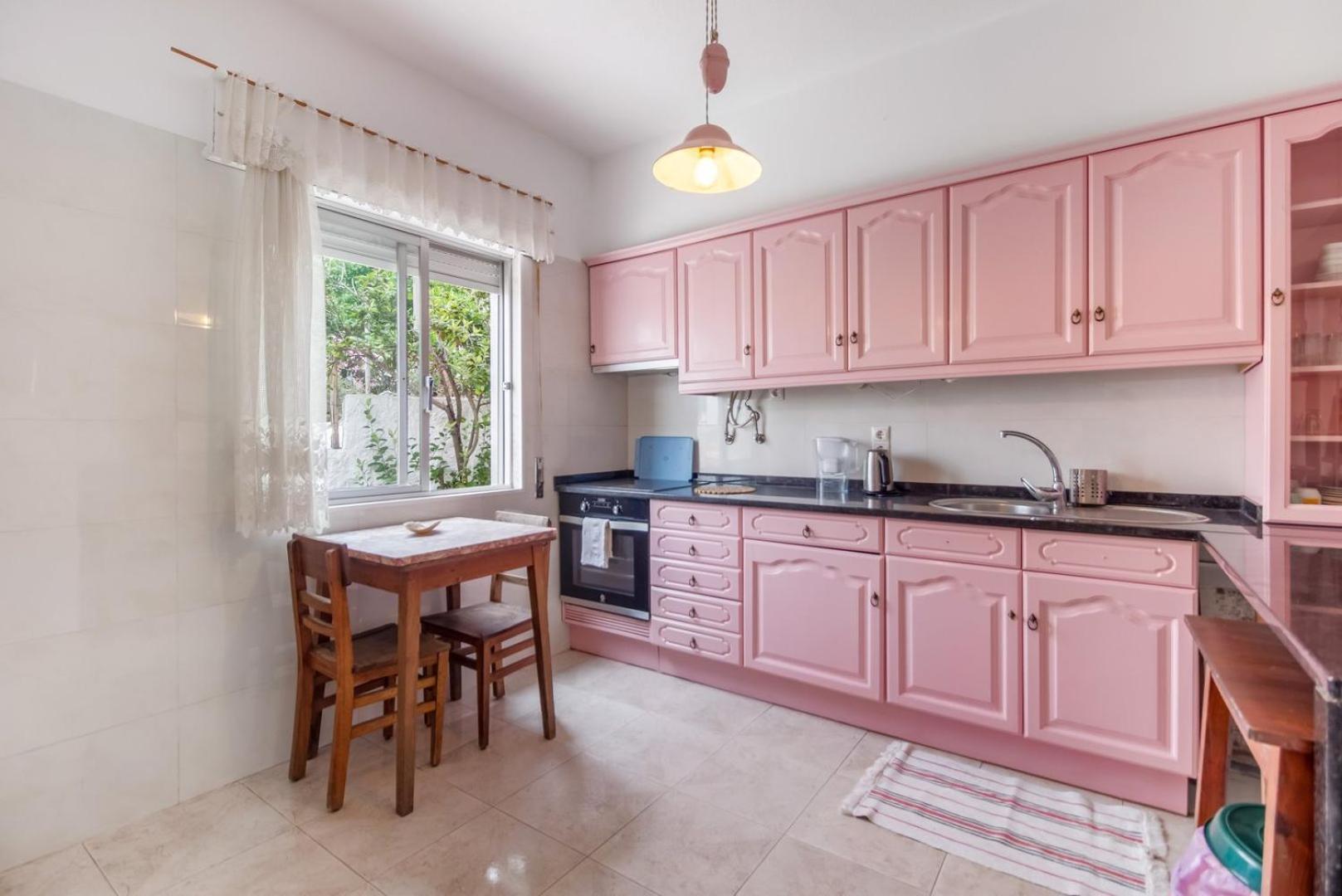 Pink Fisherman's On Fonte Da Telha | By Airnest Apartment