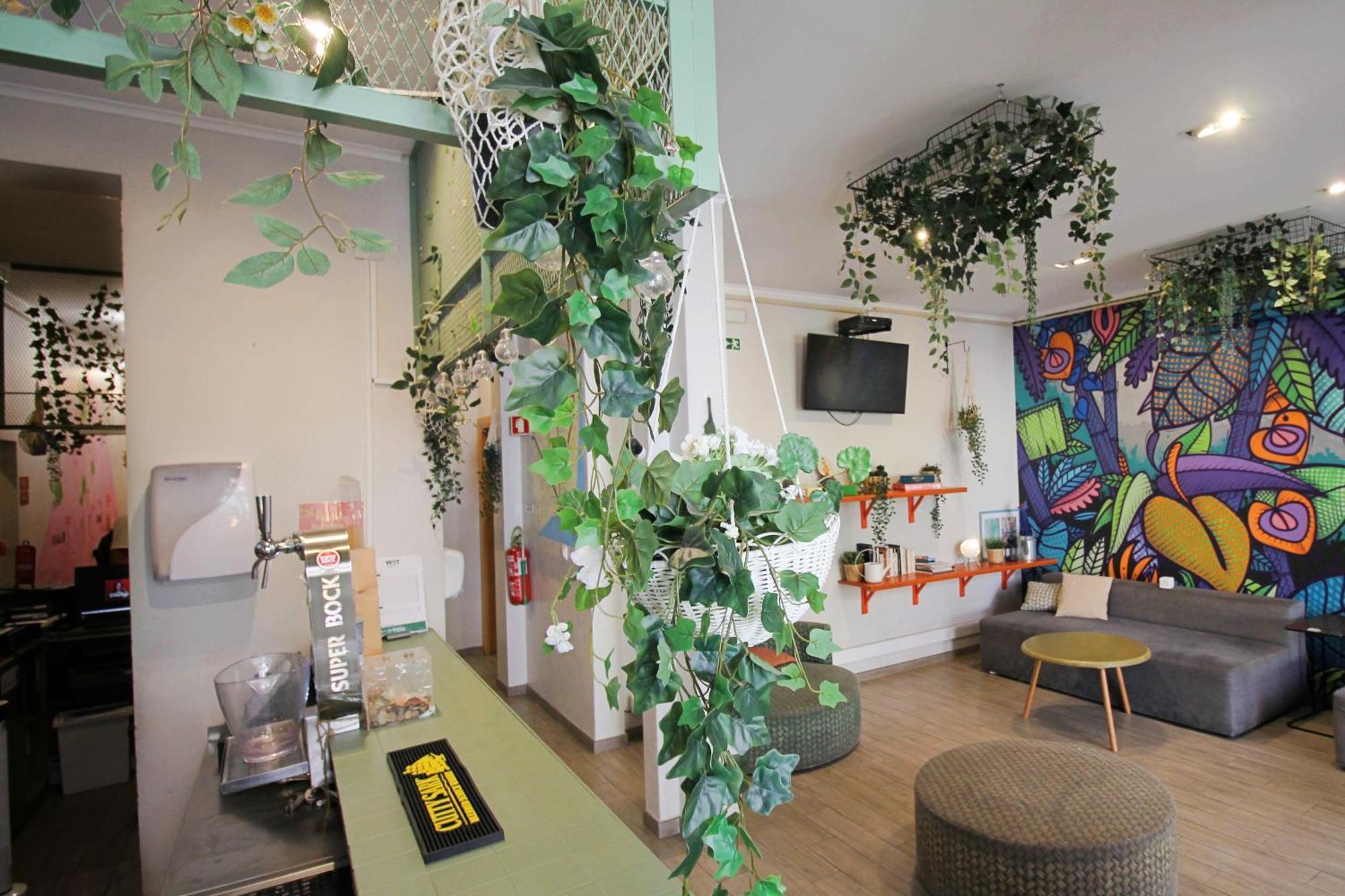 Hostel Hub Patio