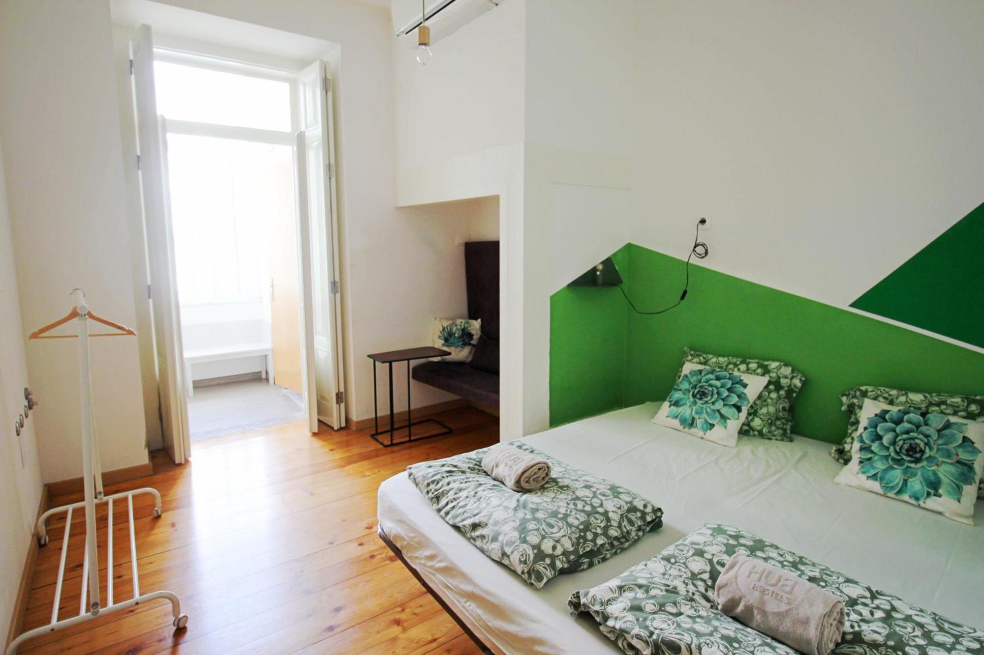 Hub Patio Hostel *