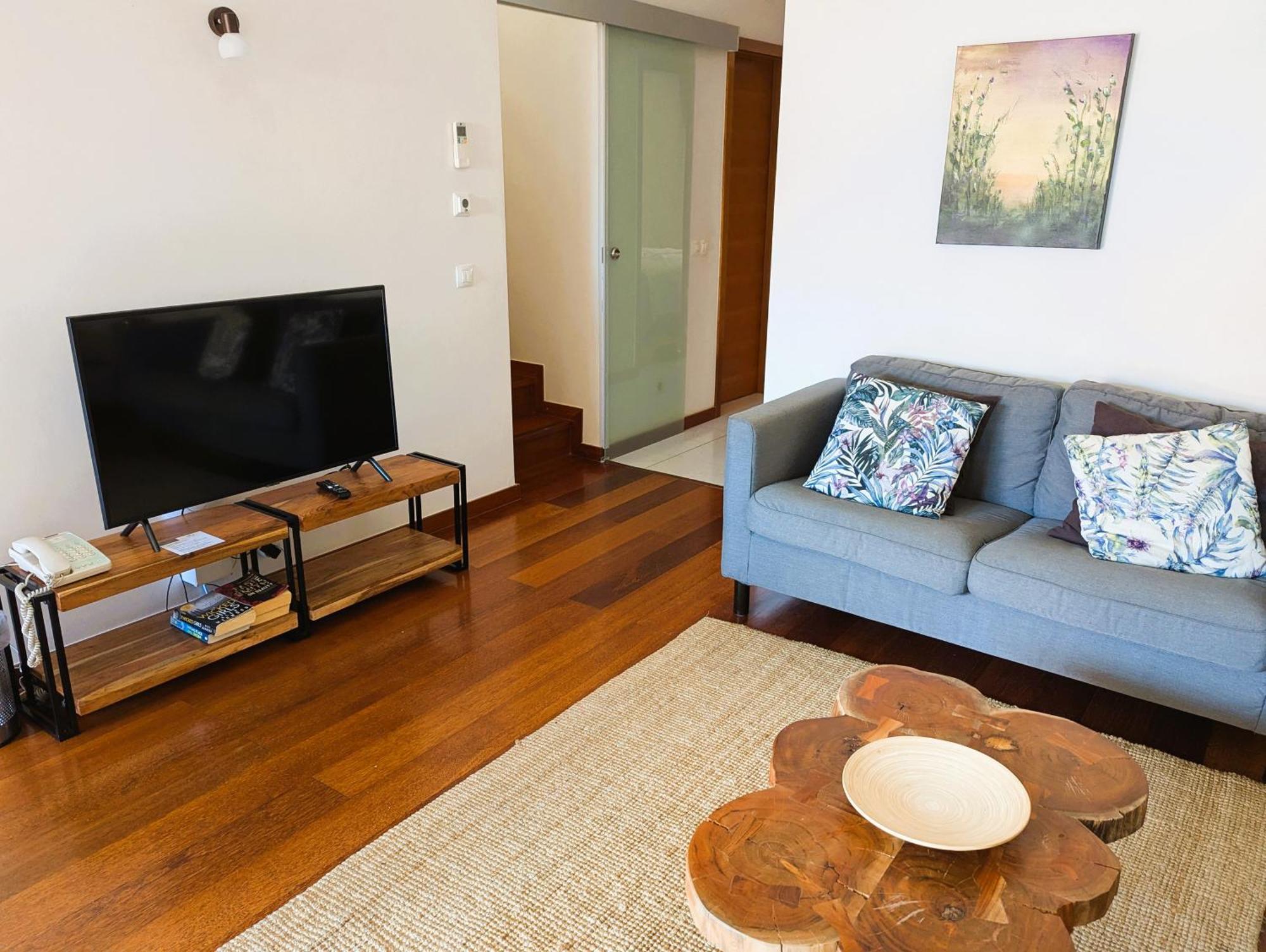 Luxury 3-bedroom At High-end Da Apartment *