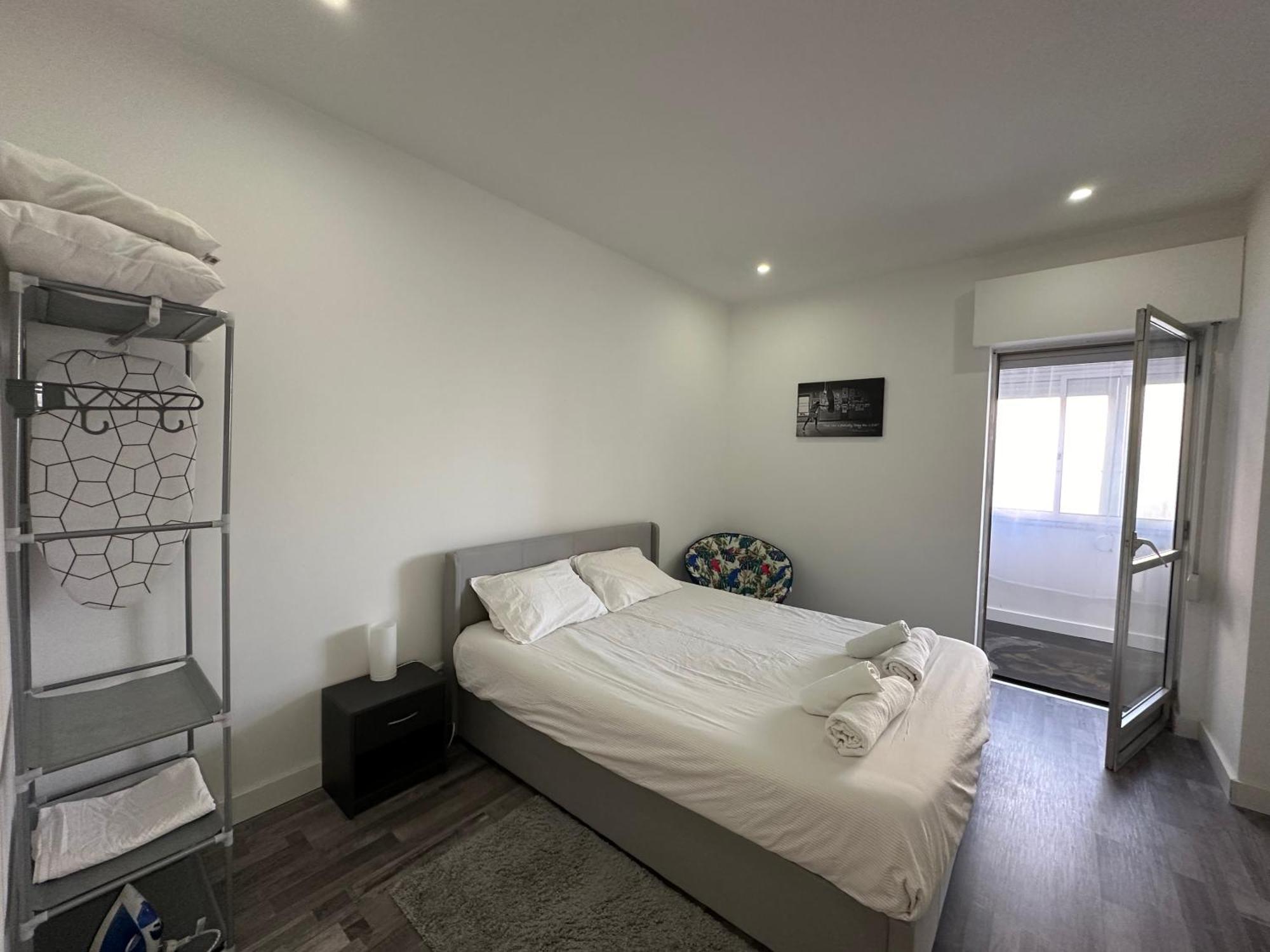 Apartment Sea View & 4 Minutes Walk To The *