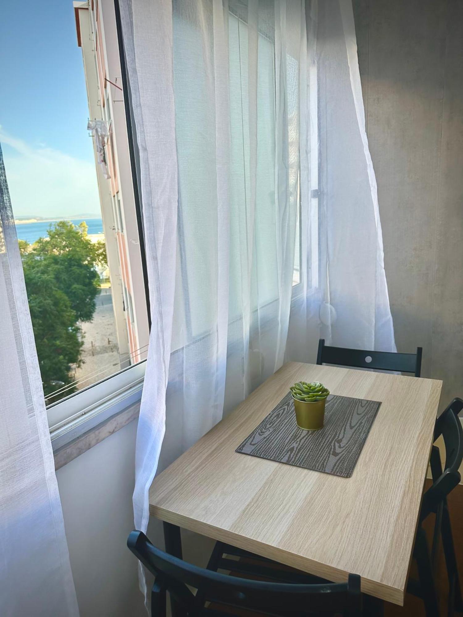 Sea View & 4 Minutes Walk To The * Paco de Arcos