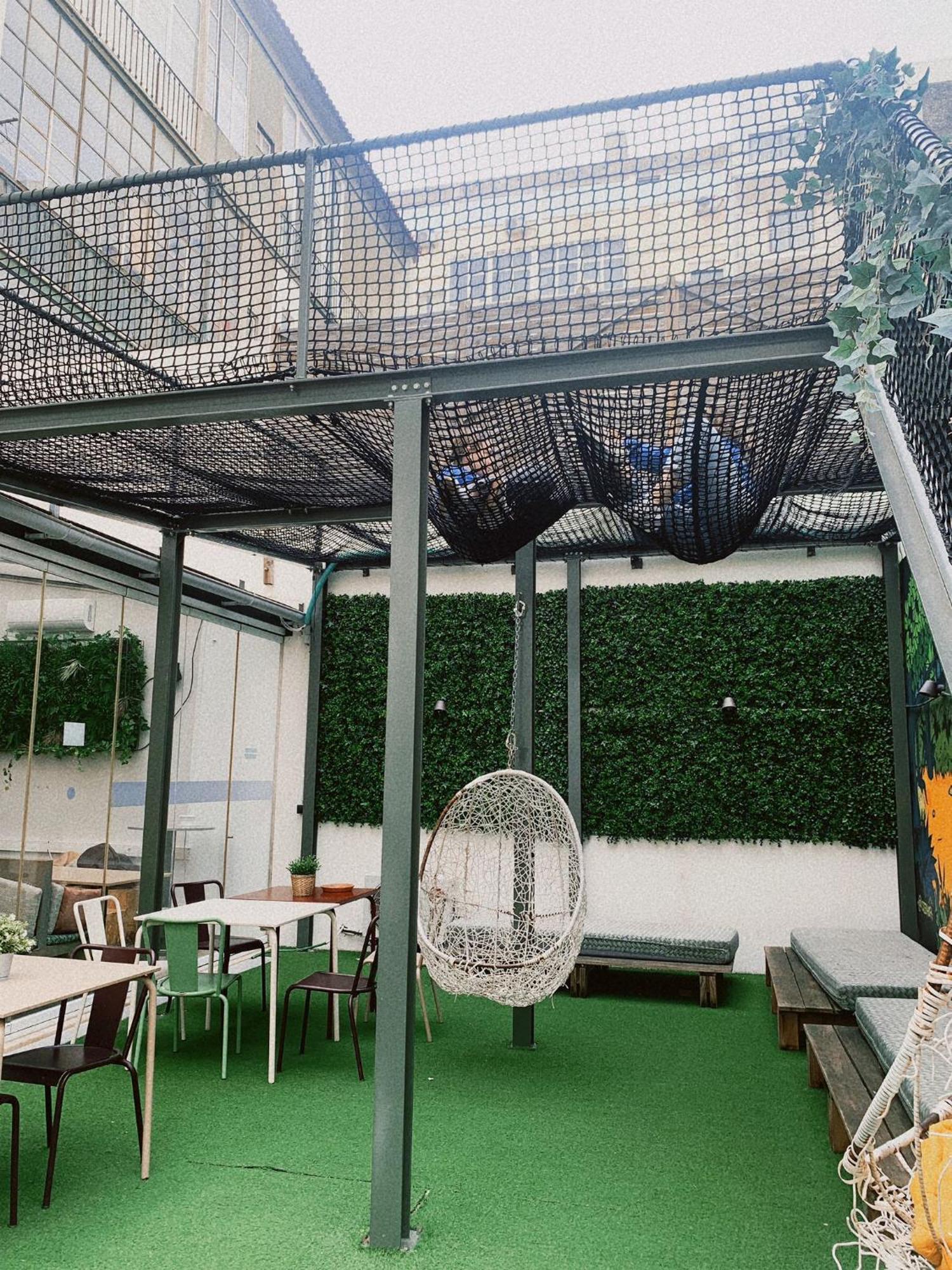 Hub Patio Hostel