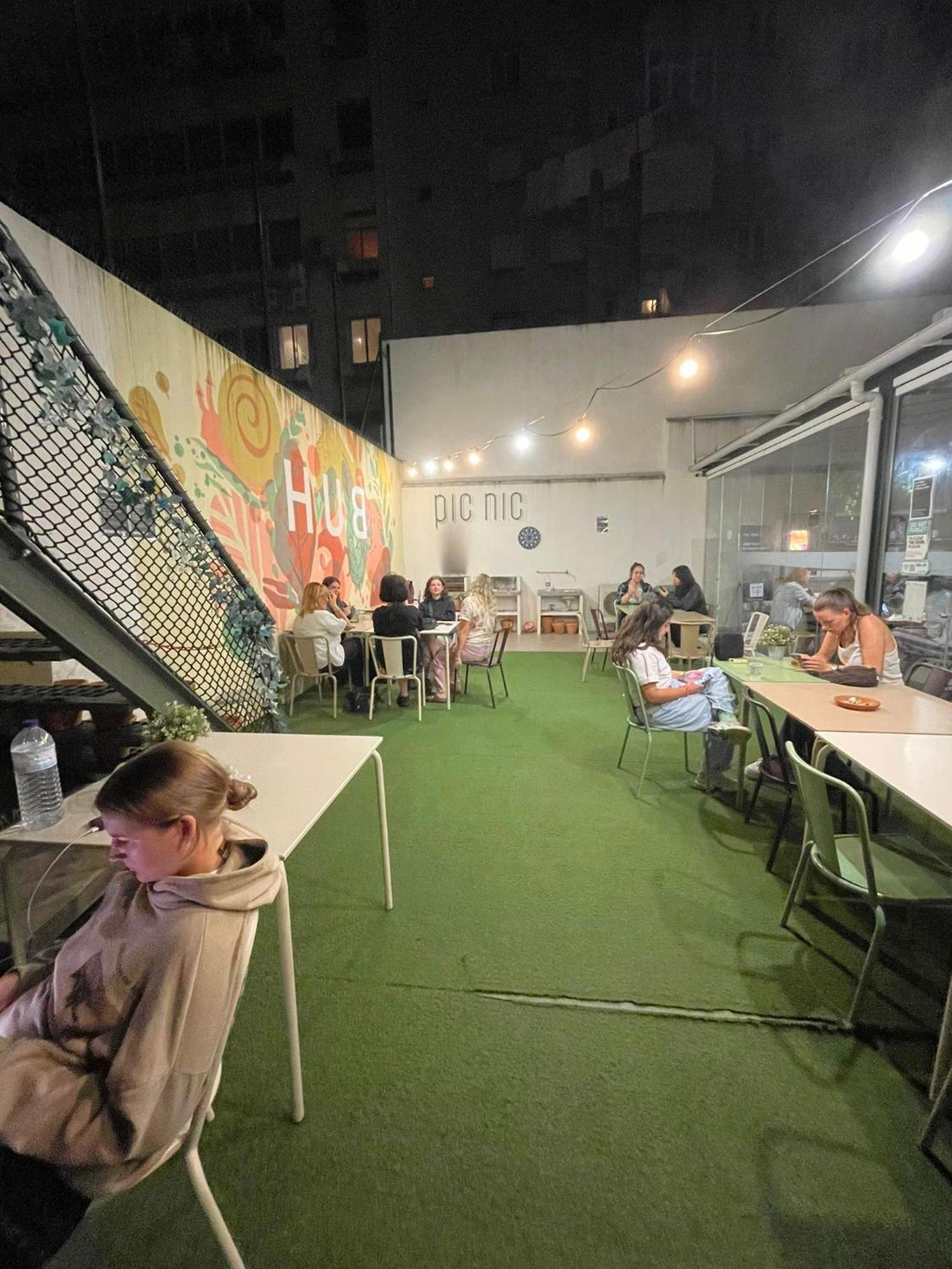 Hub Patio Hostel *