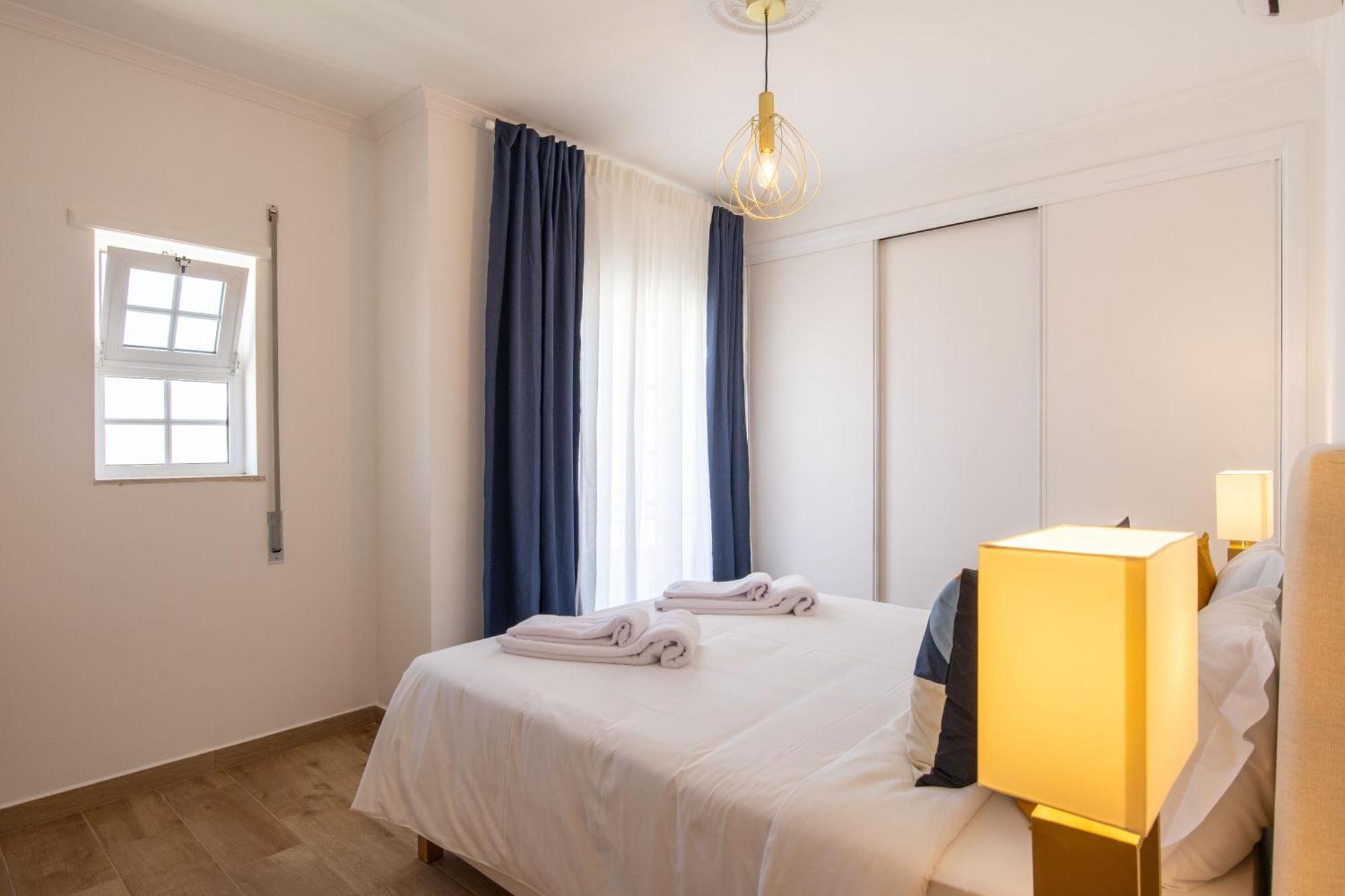 Villa Luxuosa Com Piscina, Garagem E Vista Mar