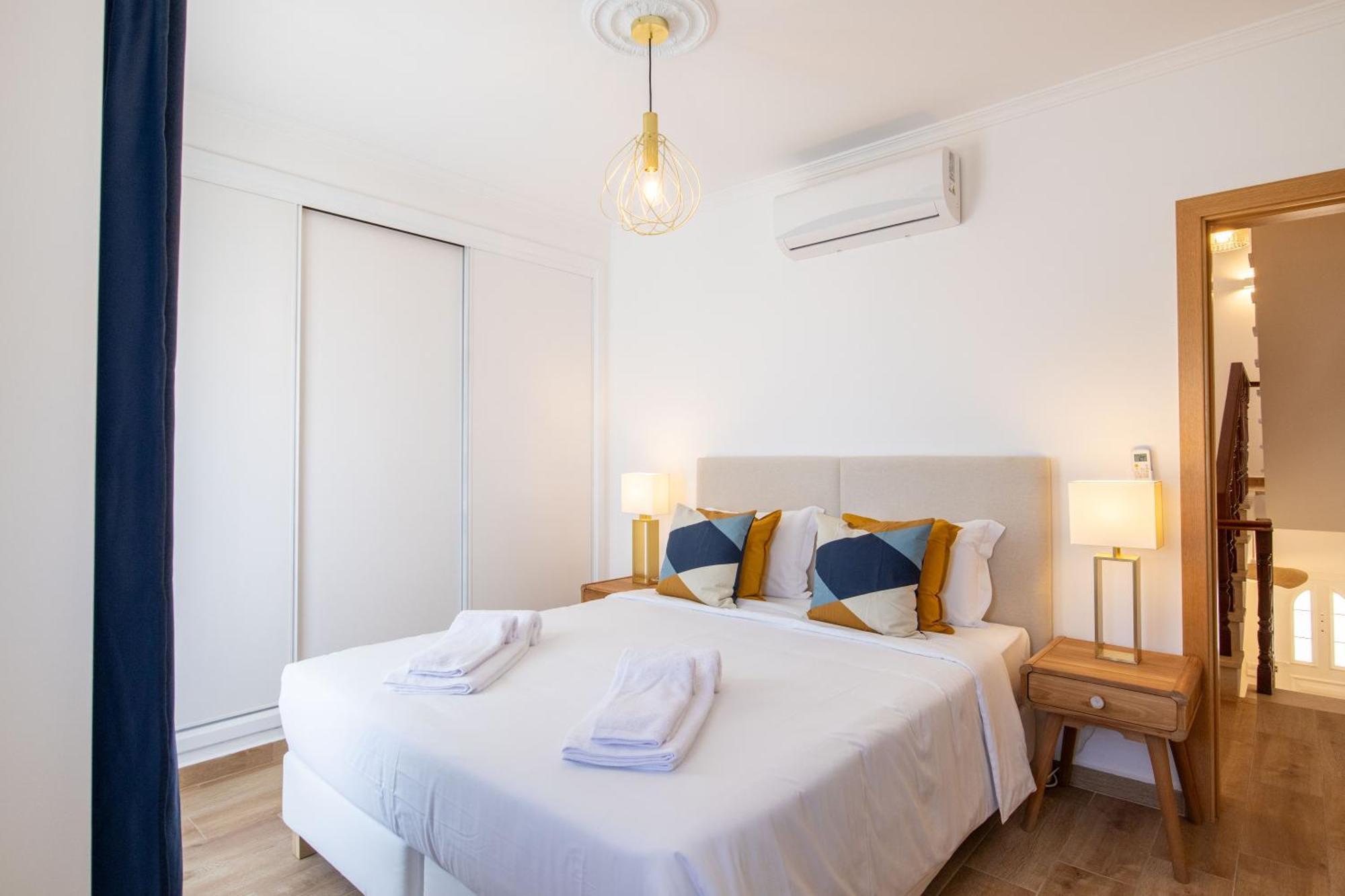 Luxuosa Com Piscina, Garagem E Vista Mar Tavira
