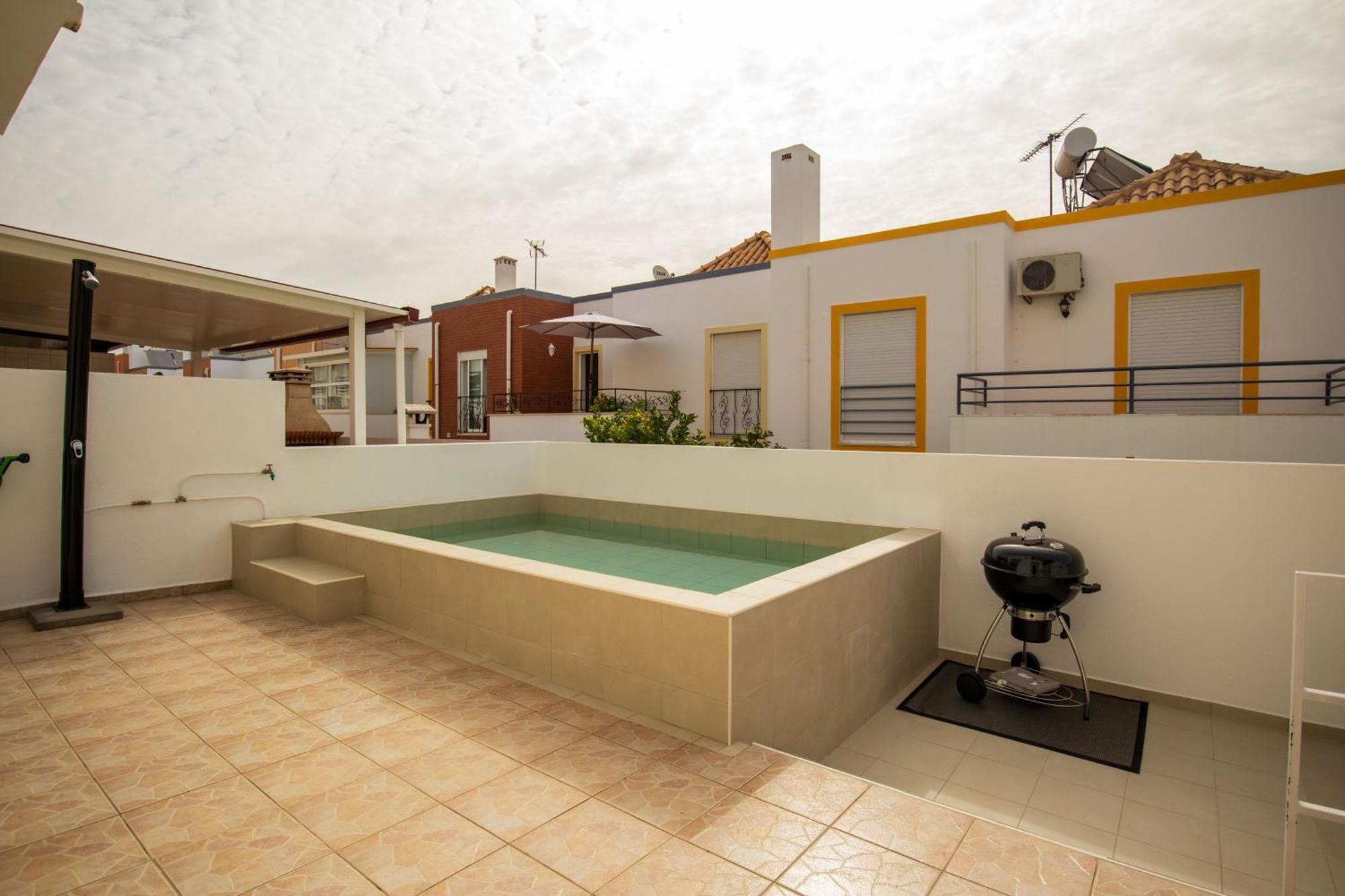 Villa Luxuosa Com Piscina, Garagem E Vista Mar