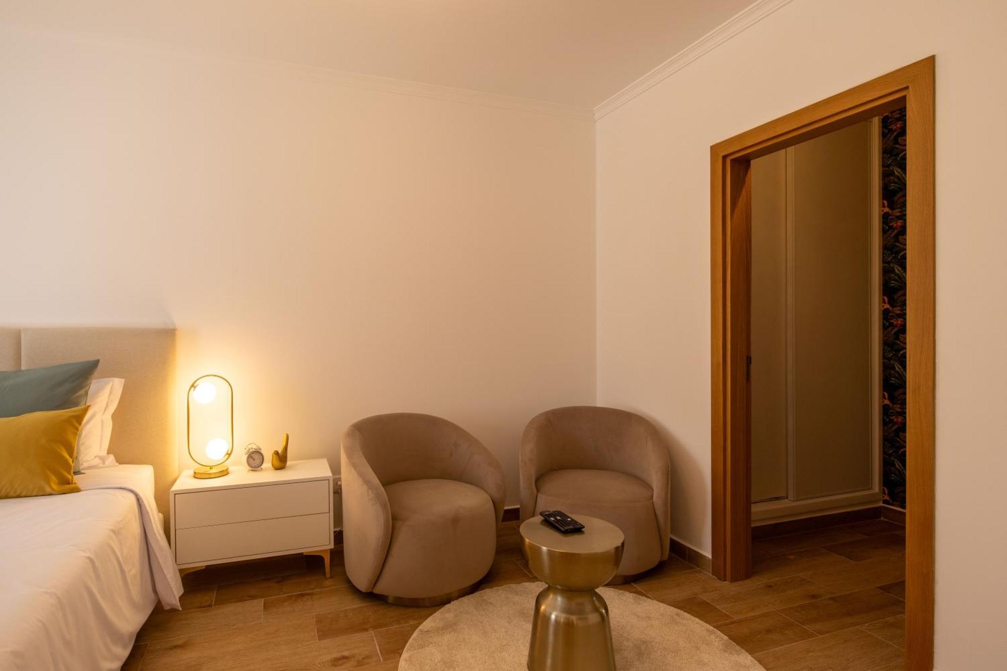 Villa Luxuosa Com Piscina, Garagem E Vista Mar Tavira