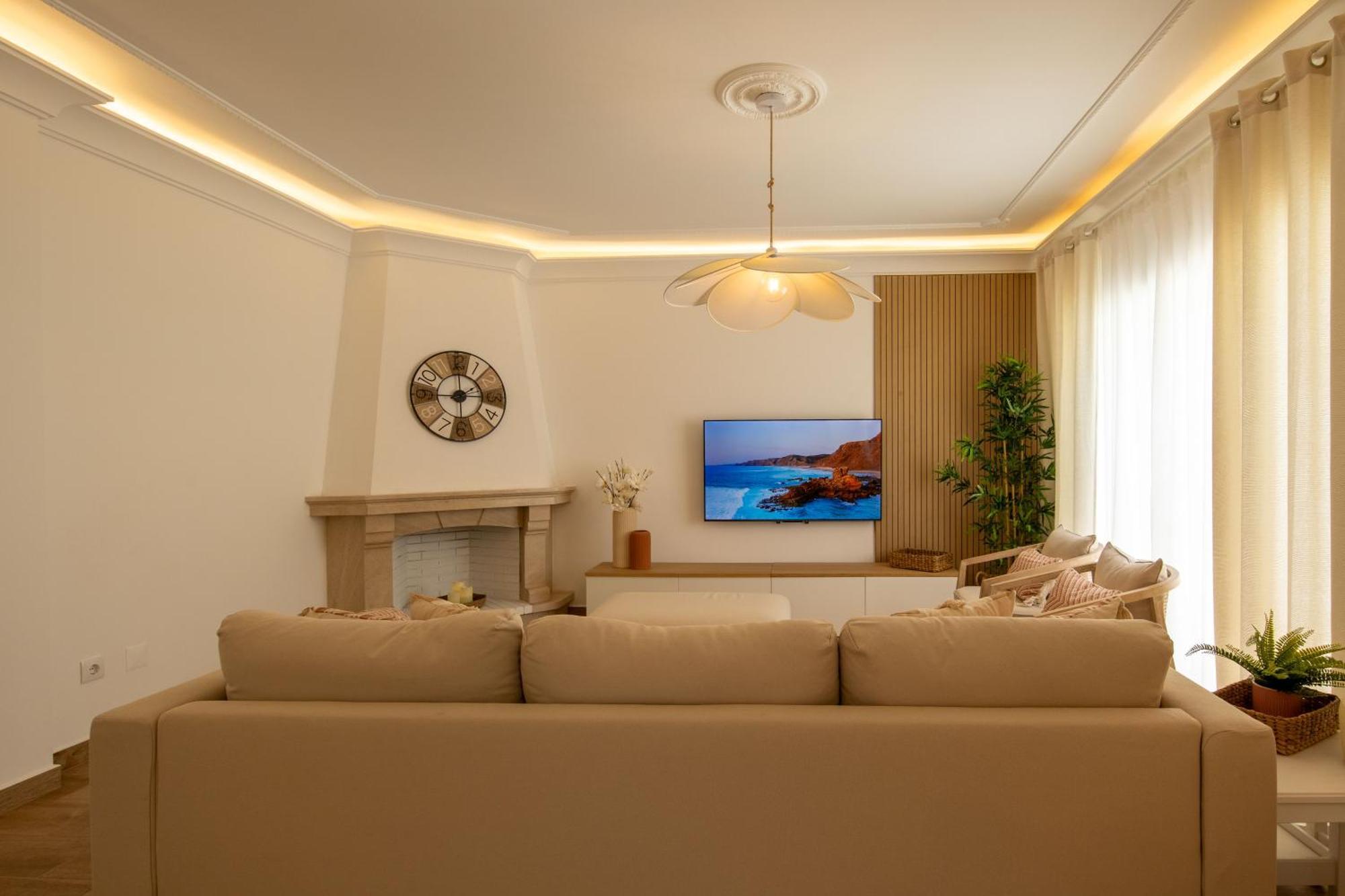 Luxuosa Com Piscina, Garagem E Vista Mar