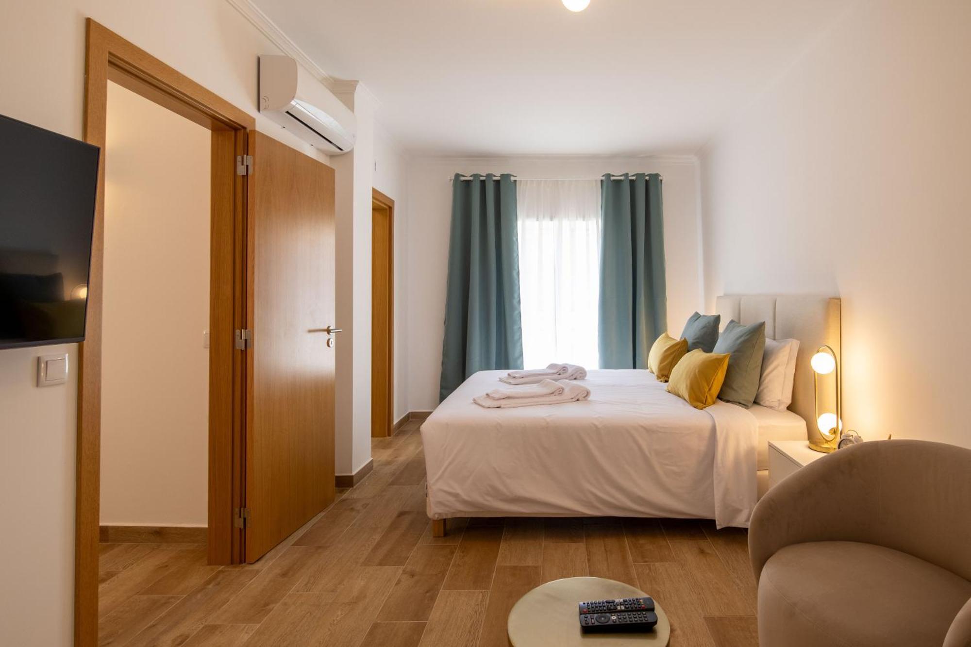 Villa Luxuosa Com Piscina, Garagem E Vista Mar Tavira