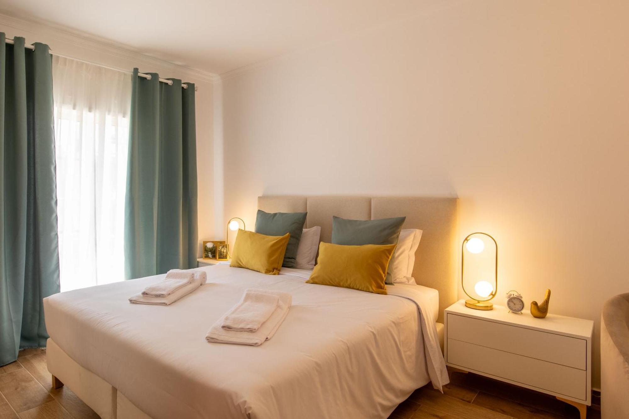 Villa Luxuosa Com Piscina, Garagem E Vista Mar Tavira