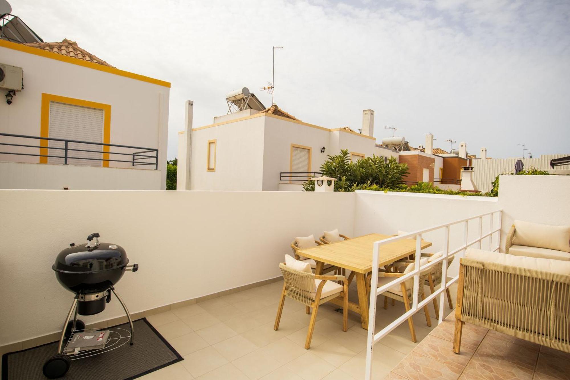 Luxuosa Com Piscina, Garagem E Vista Mar * Tavira