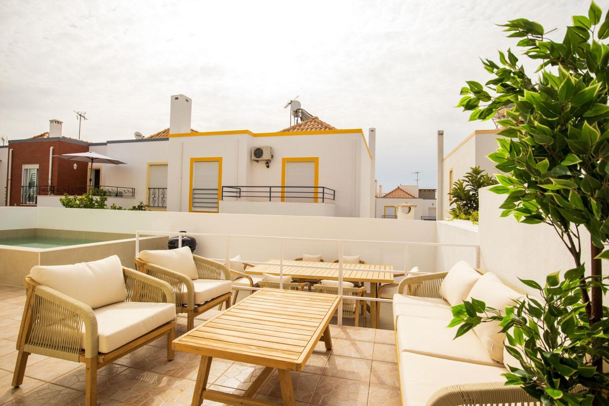 Luxuosa Com Piscina, Garagem E Vista Mar