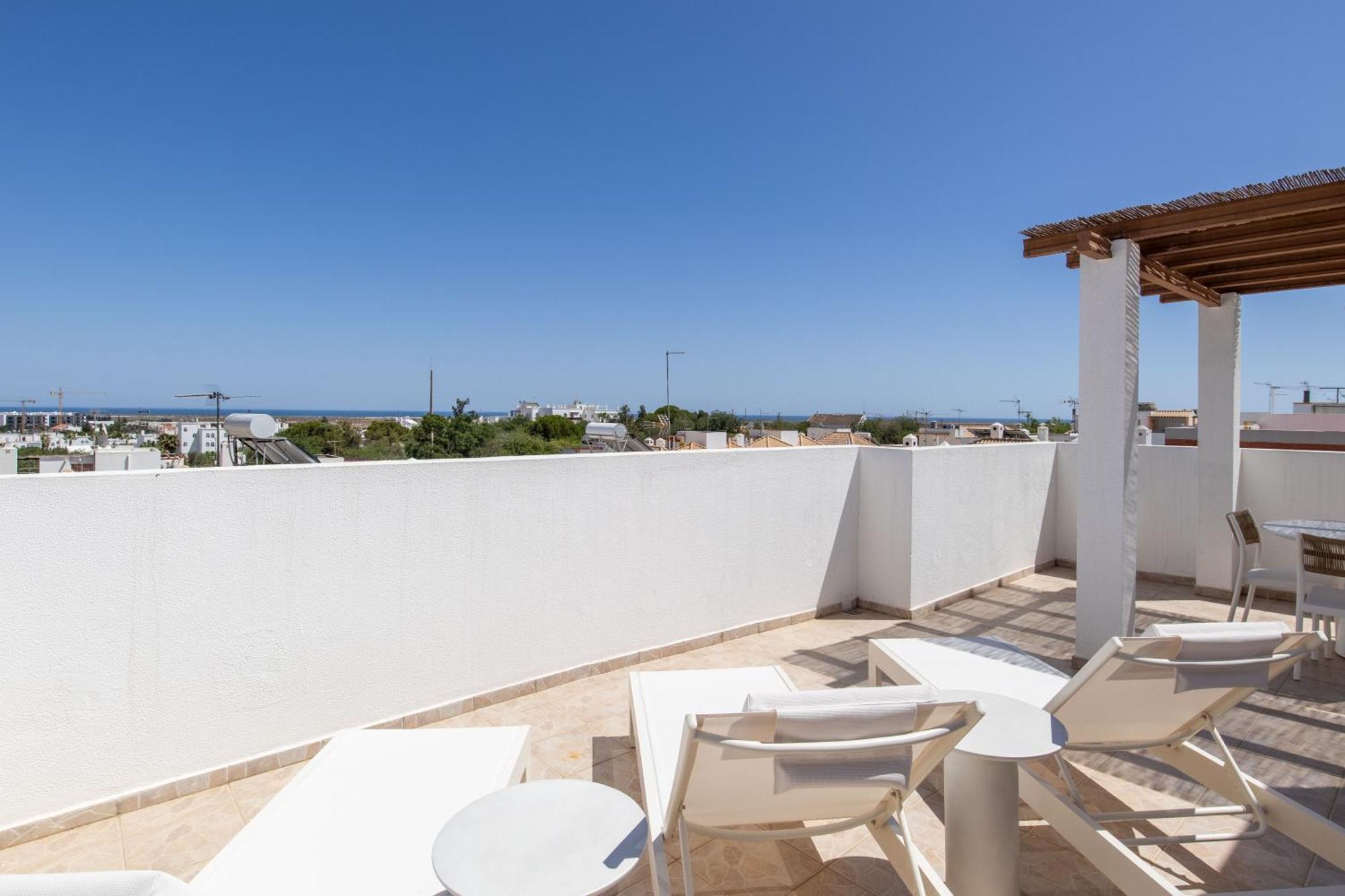 Villa Luxuosa Com Piscina, Garagem E Vista Mar