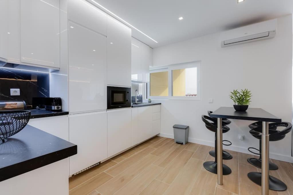 The Noble - Luxury Stylish With Sea View Apartment Portimao