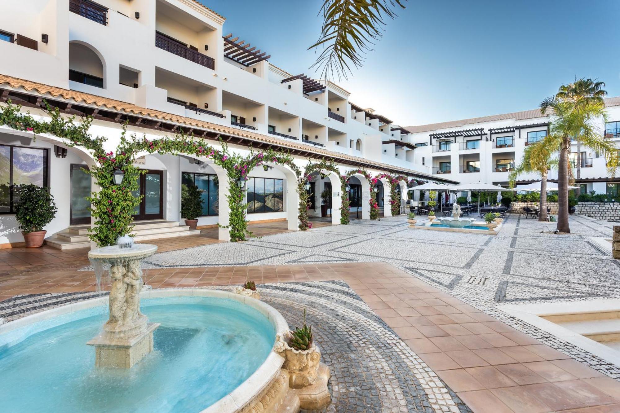 Pine Cliffs Hotel 5*
