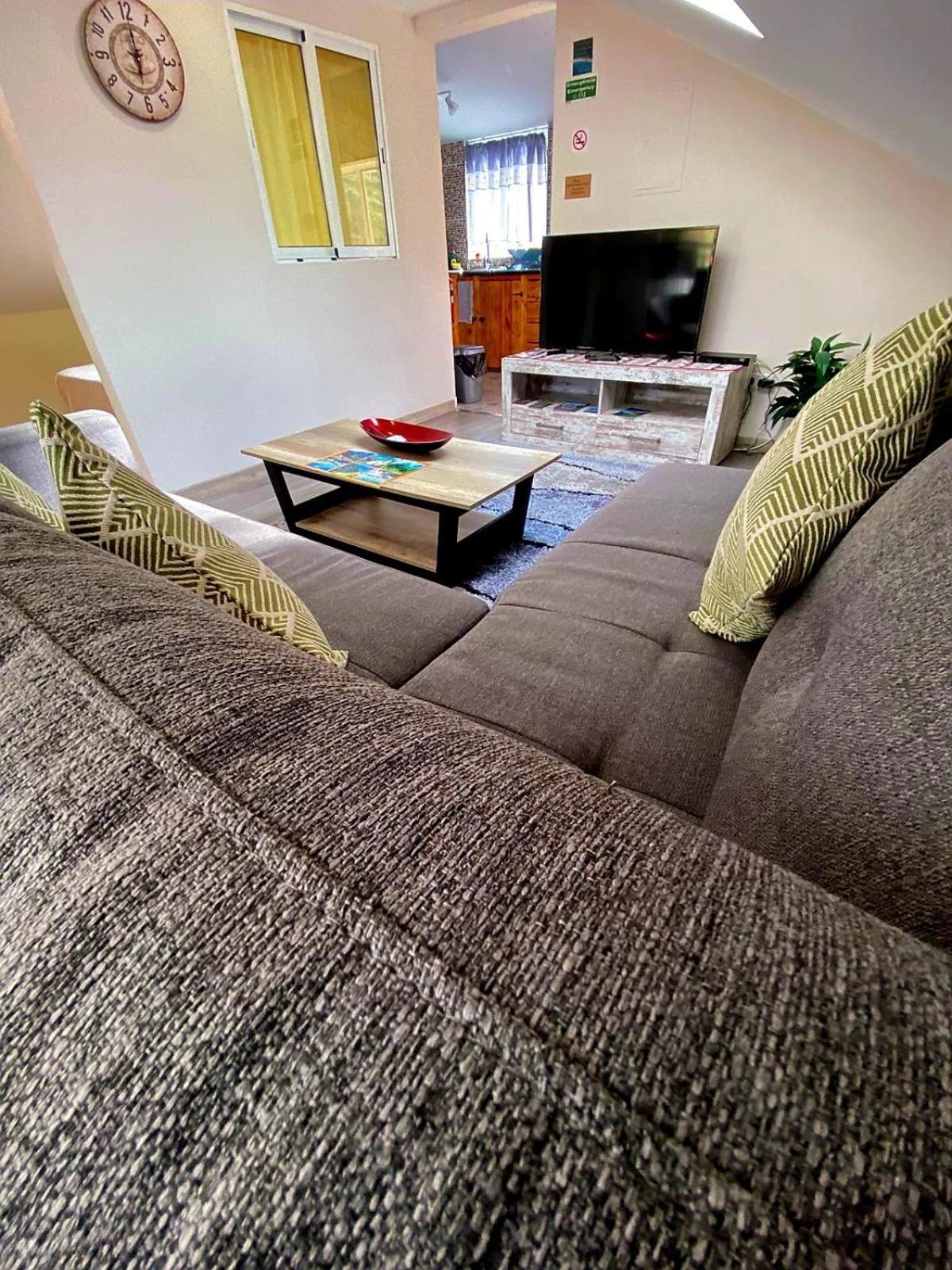 Lovely Newly Refurbished, 1 Bedroom Floor With Sea Views, Fast Wi-fi Cable Tv And Netflix Appartement Ribeira Brava