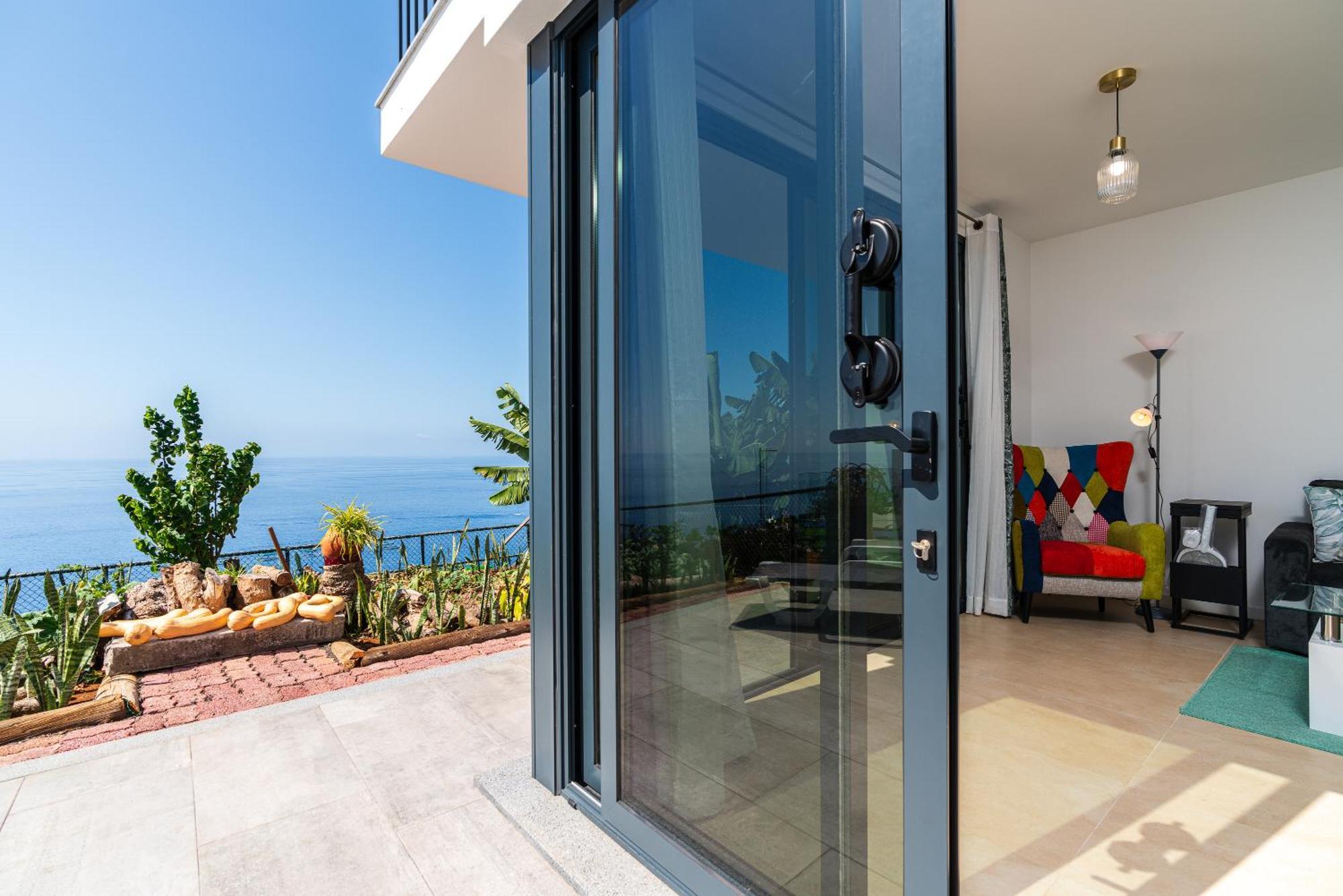 Mouras House, * Arco da Calheta (Madeira)