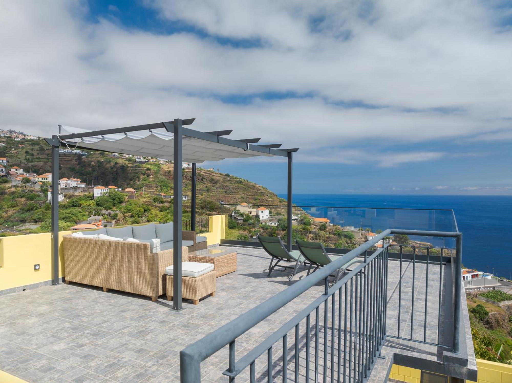 Sky & Ocean Apartment *