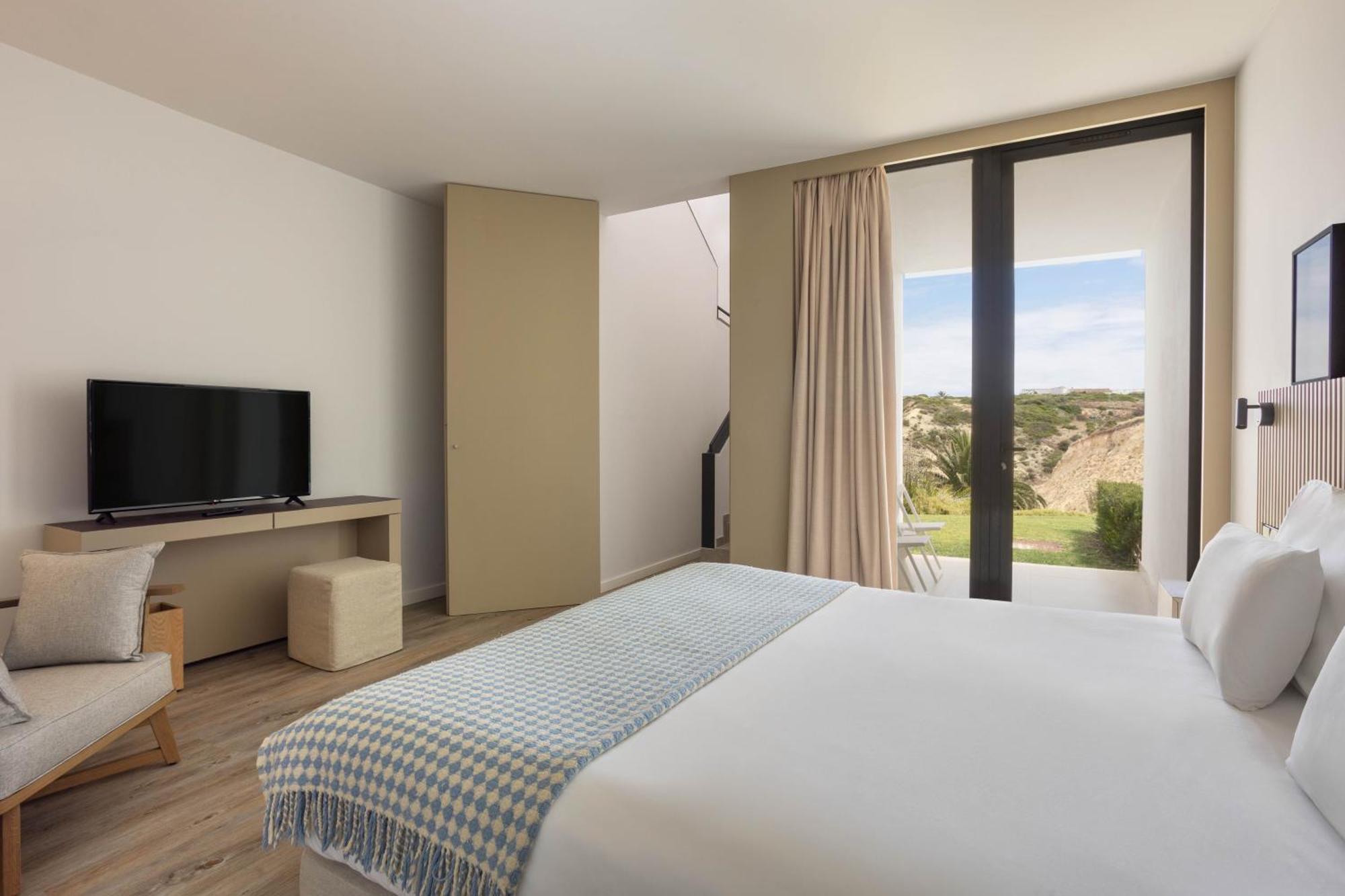Memmo Baleeira - Design Sagres