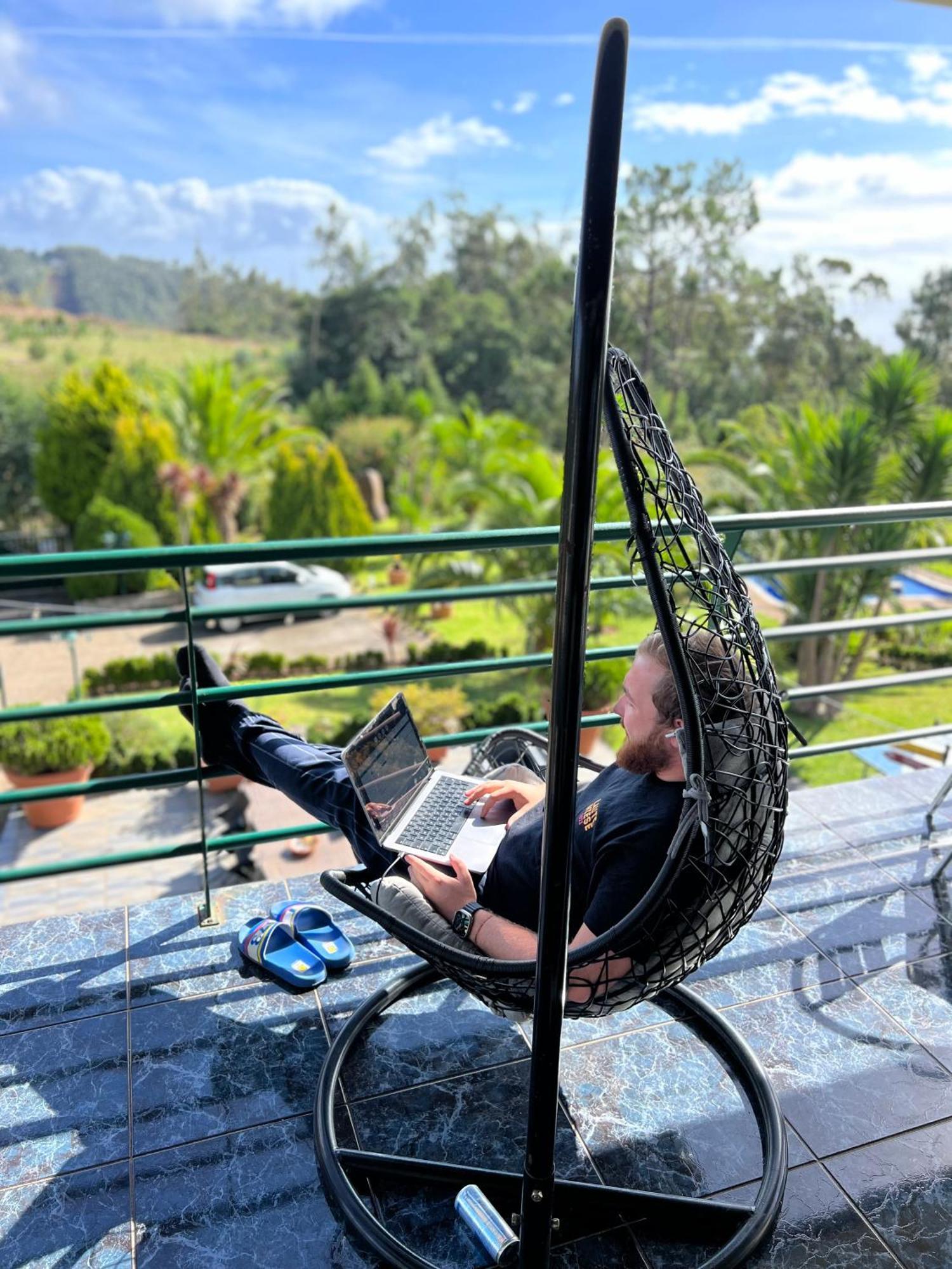 Homeoffice Madeira - Coliving & Coworking With A Community * Santa Cruz (Madeira)