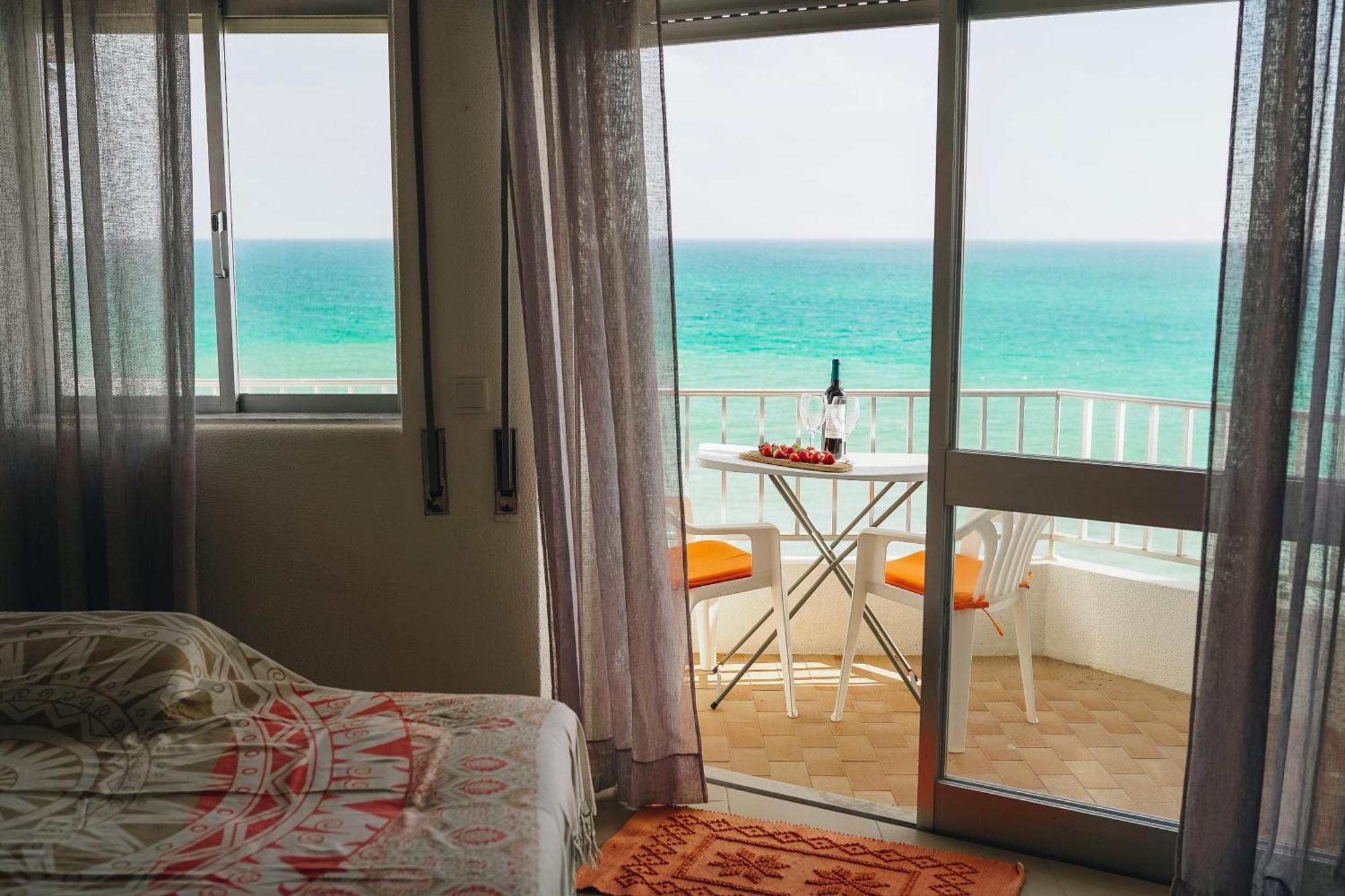 Host Wise - Terrace & Ocean View Flat *