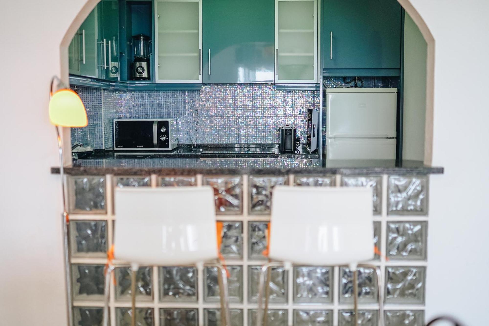 Host Wise - Terrace & Ocean View Flat Apartment