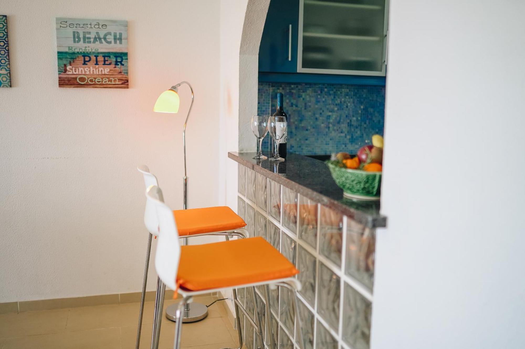 Host Wise - Terrace & Ocean View Flat *