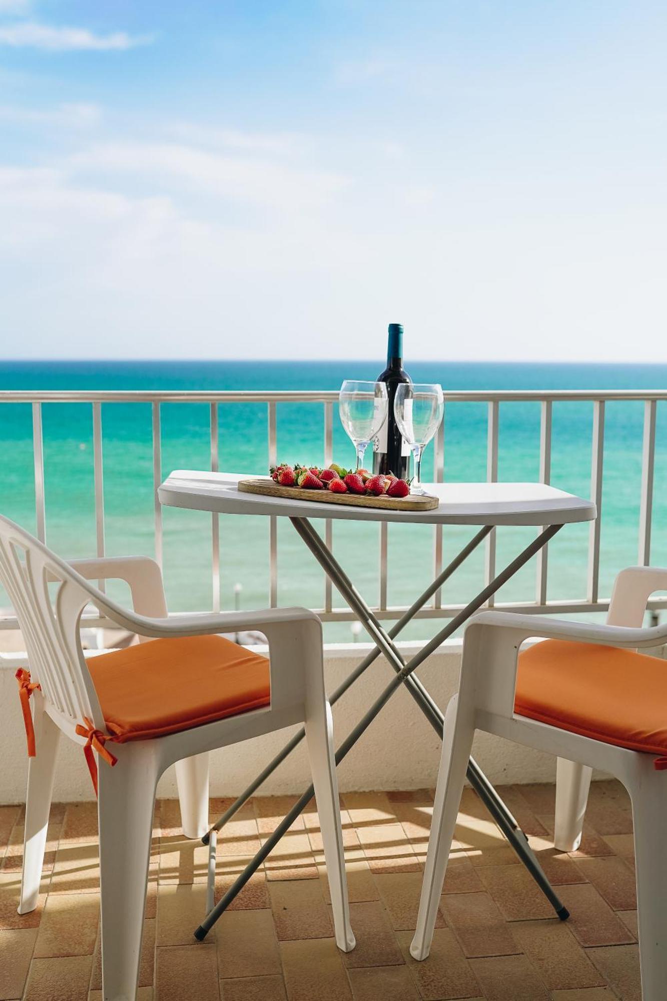 Host Wise - Terrace & Ocean View Flat