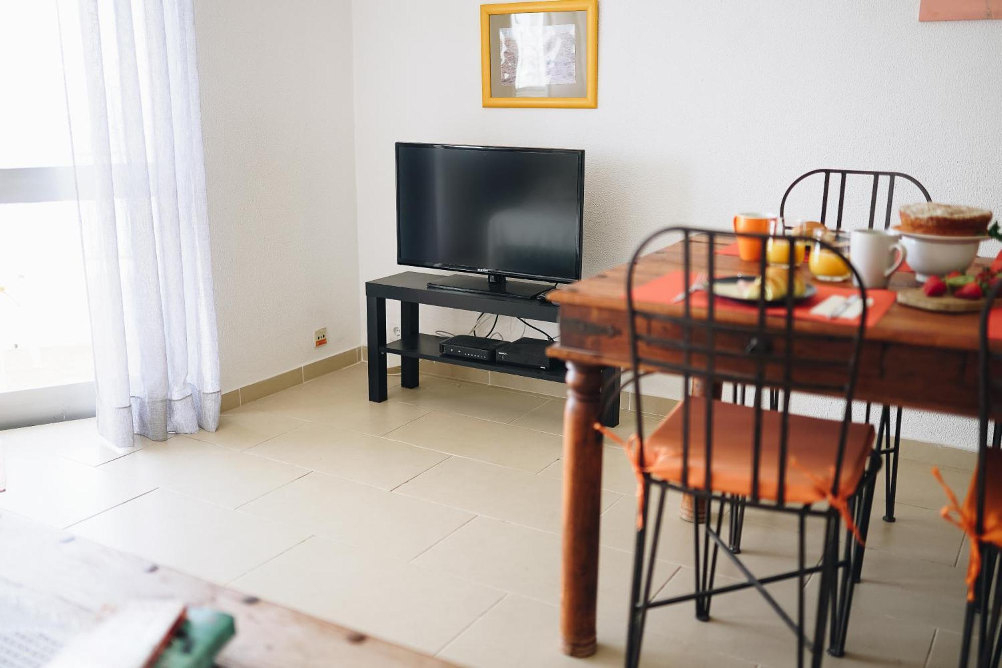 Host Wise - Terrace & Ocean View Flat Apartment *