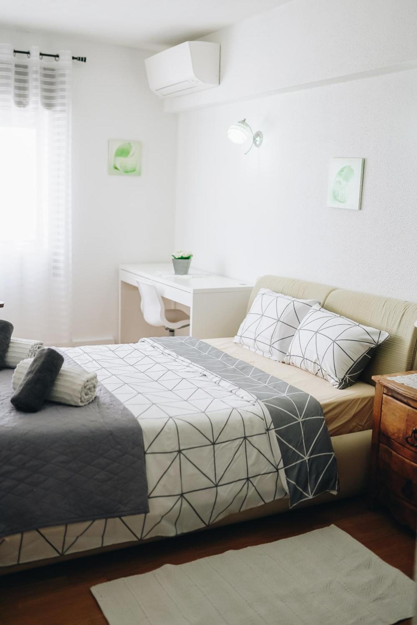 Host Wise - Terrace & Ocean View Flat Apartment *