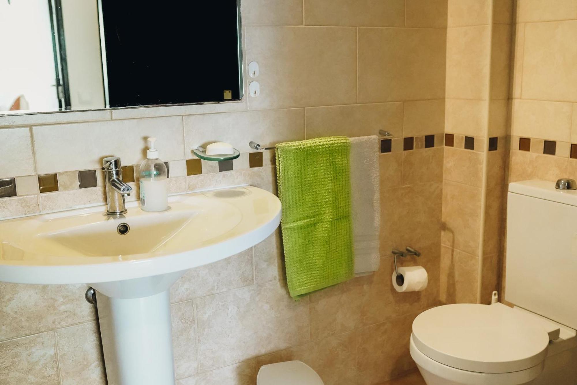 Host Wise - Terrace & Ocean View Flat Apartment
