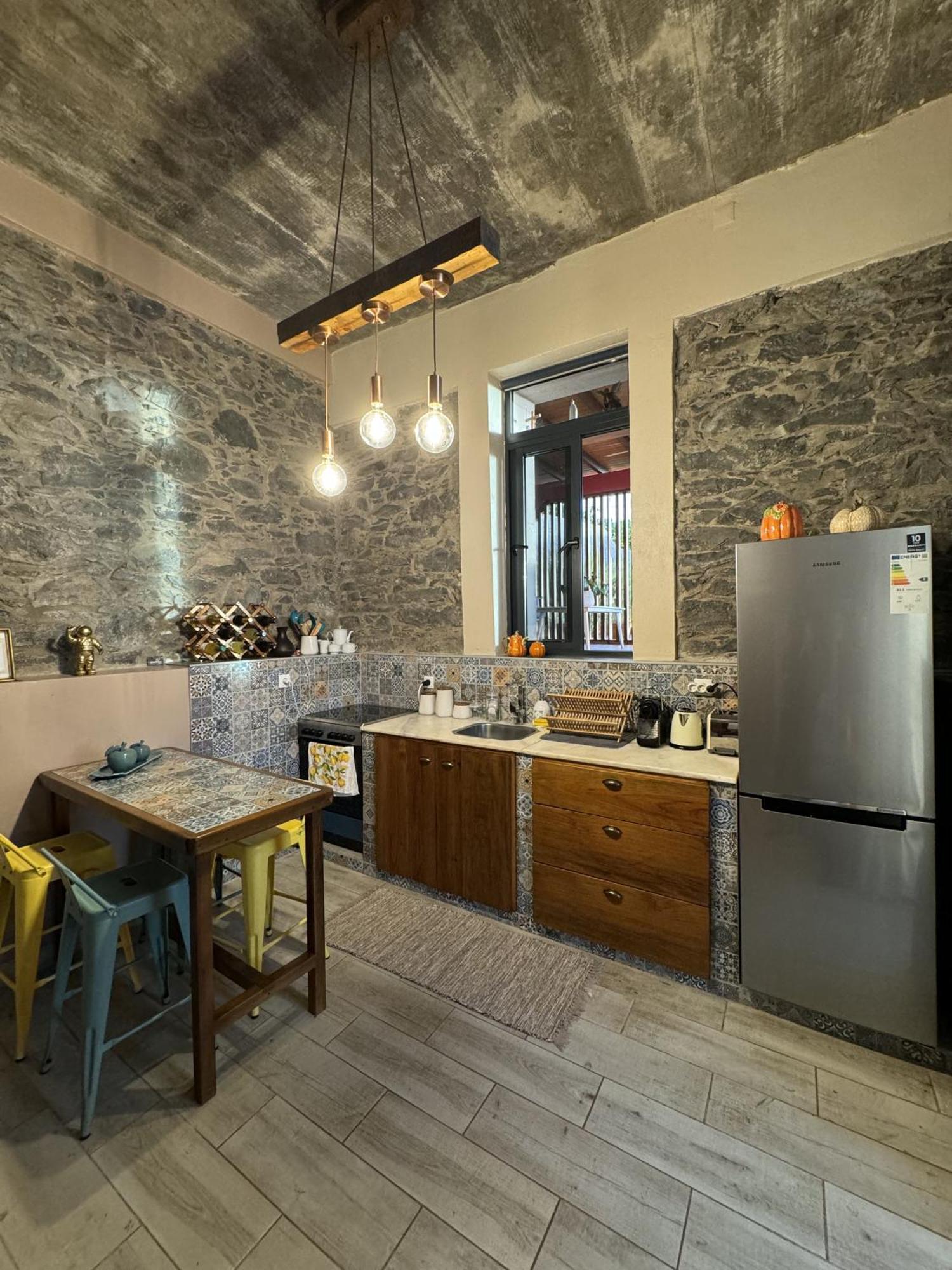 Victoria Tiny Stone House *