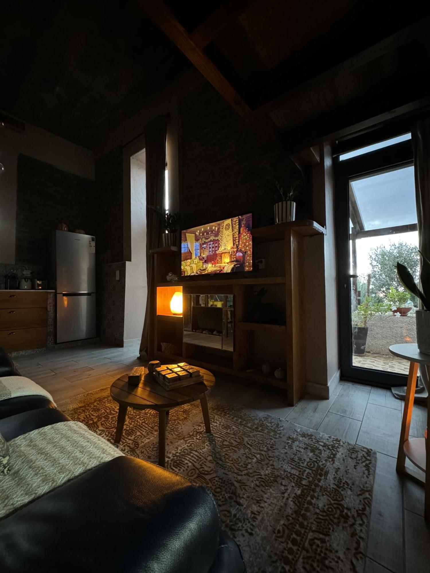 Lodge Victoria Tiny Stone House