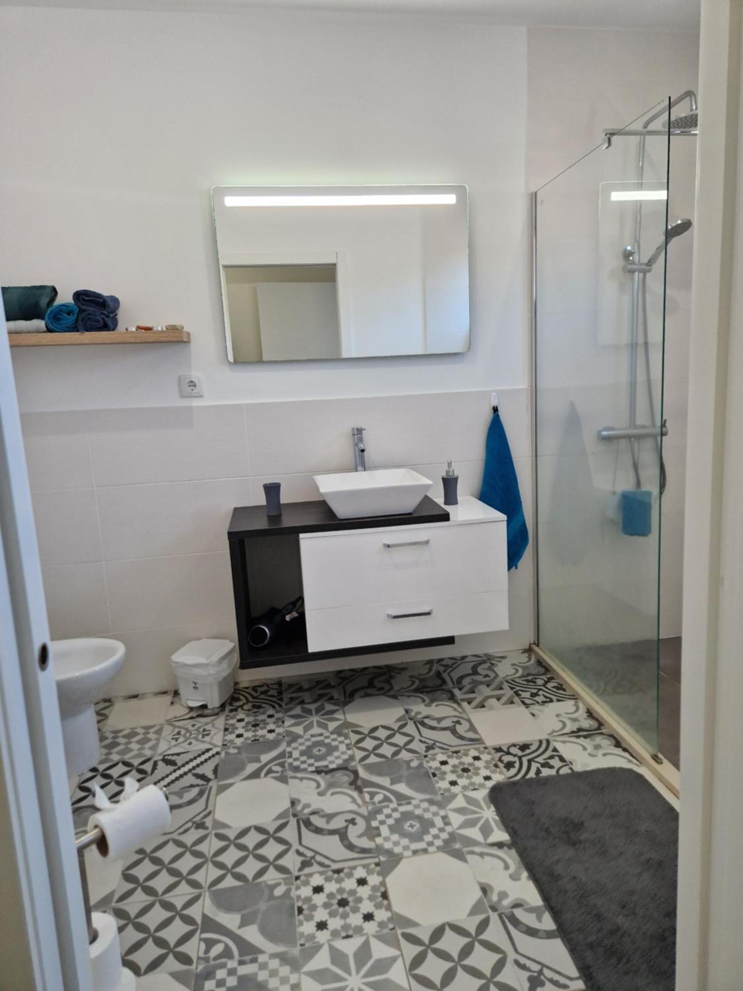 Delightful 2 Bedroom Vacation - D Apartment