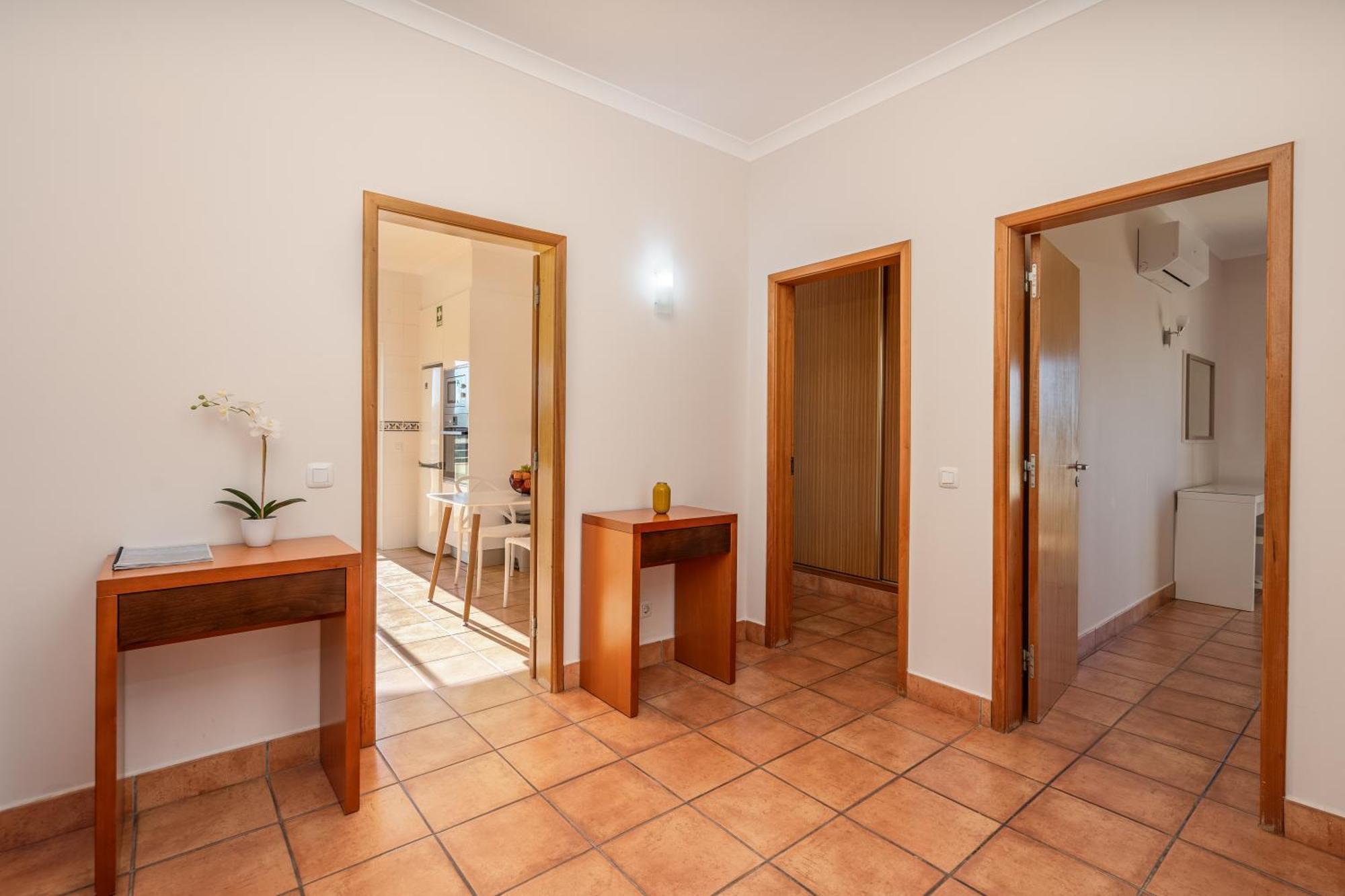 Host Wise - Bright & Stylish Flat With Pool Lagos