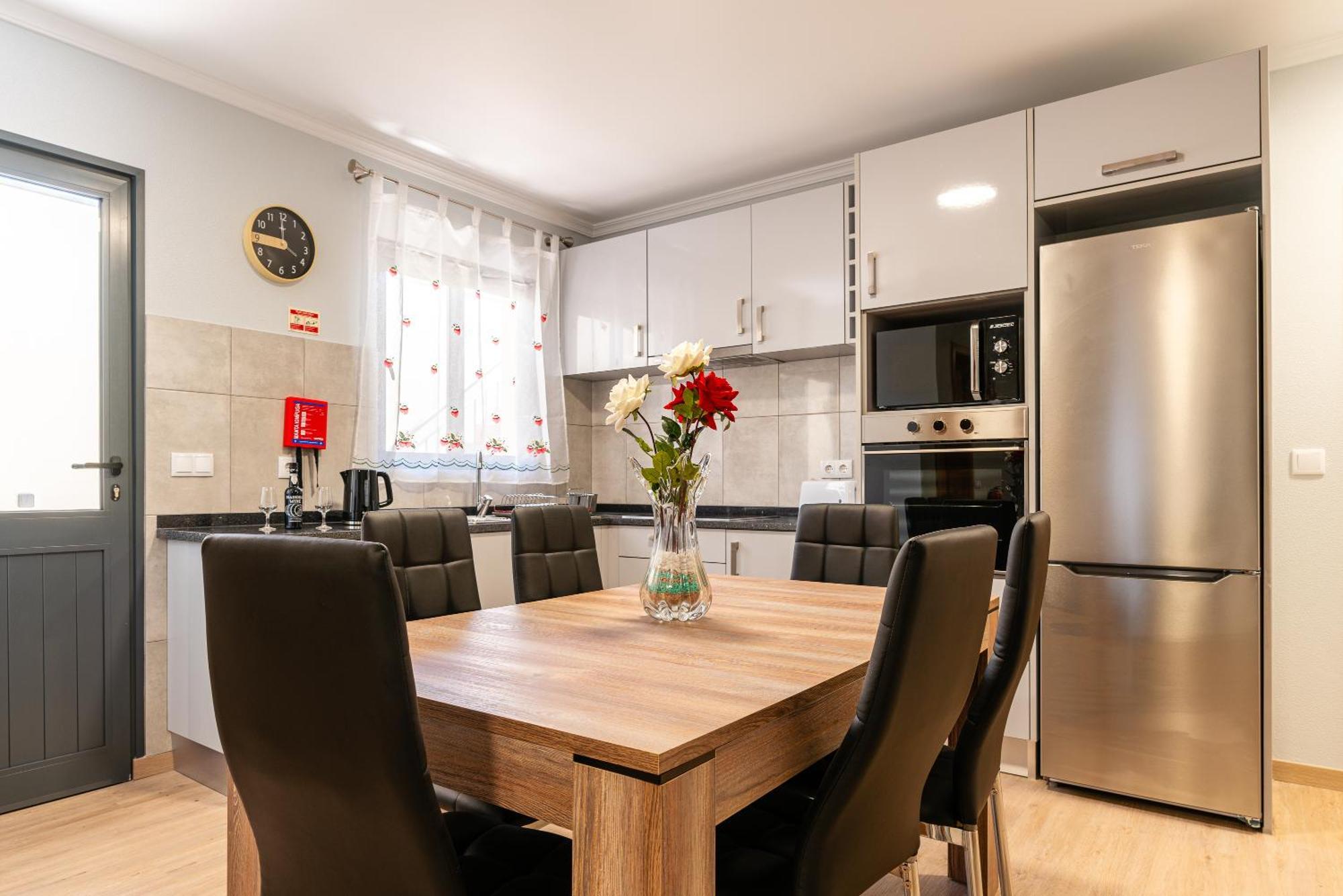 Goncalves House - Ac And Private Parking Holiday home *