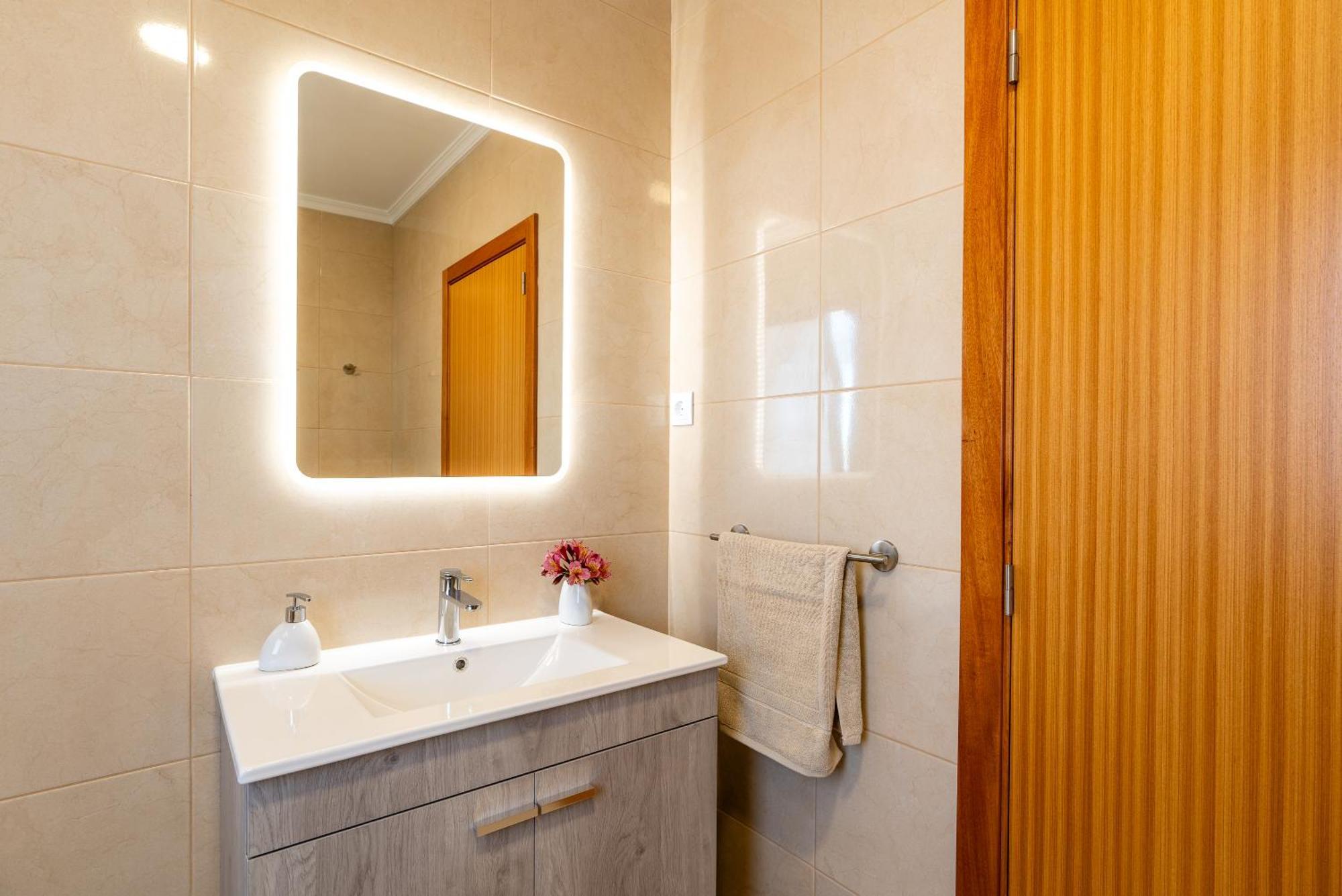 Goncalves House - Ac And Private Parking