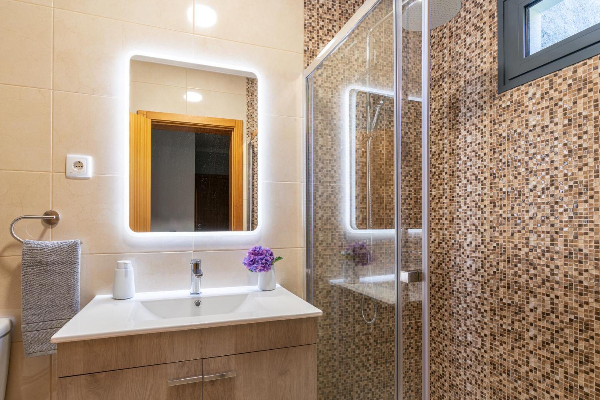 Goncalves House - Ac And Private Parking *