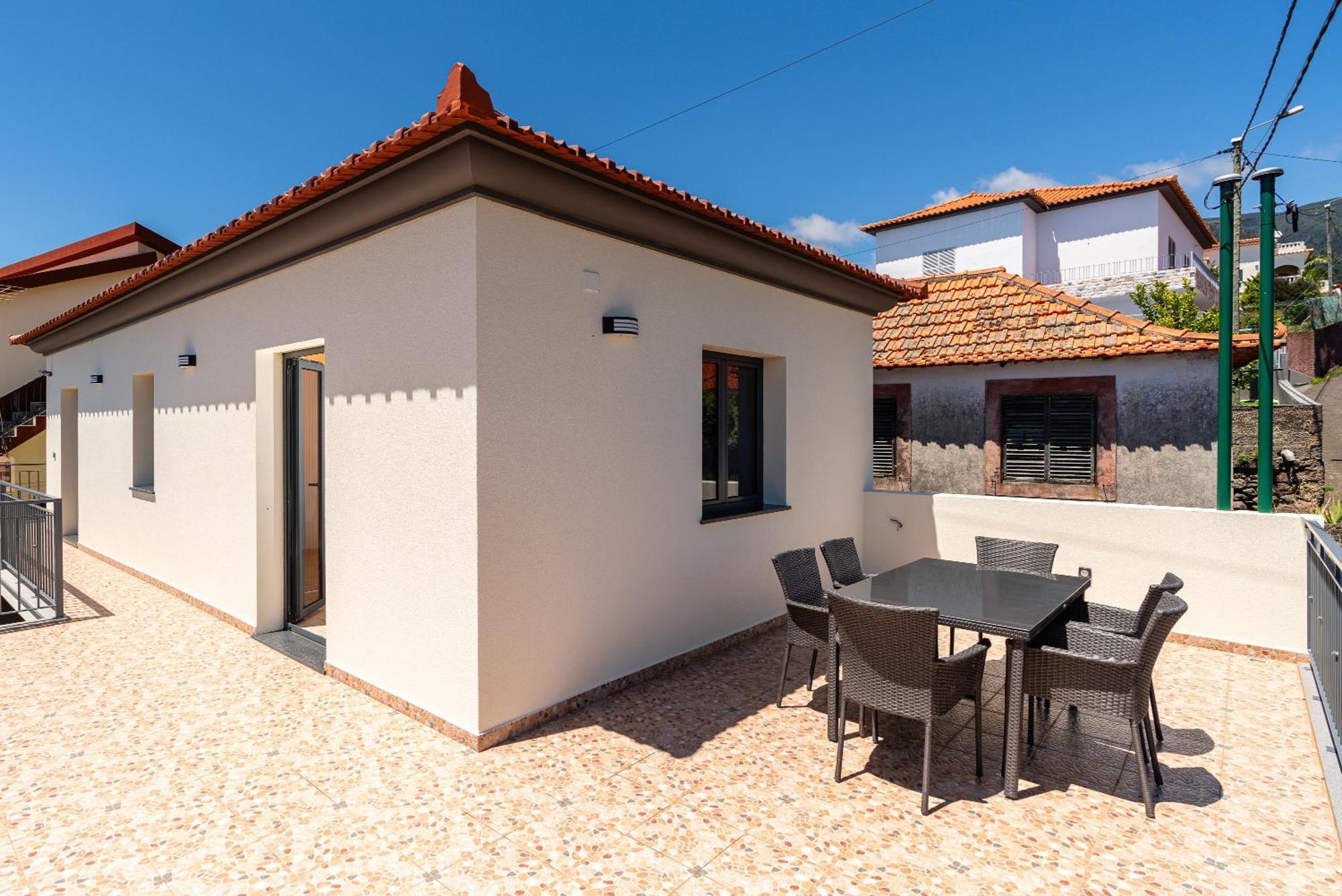 Goncalves House - Ac And Private Parking Holiday home