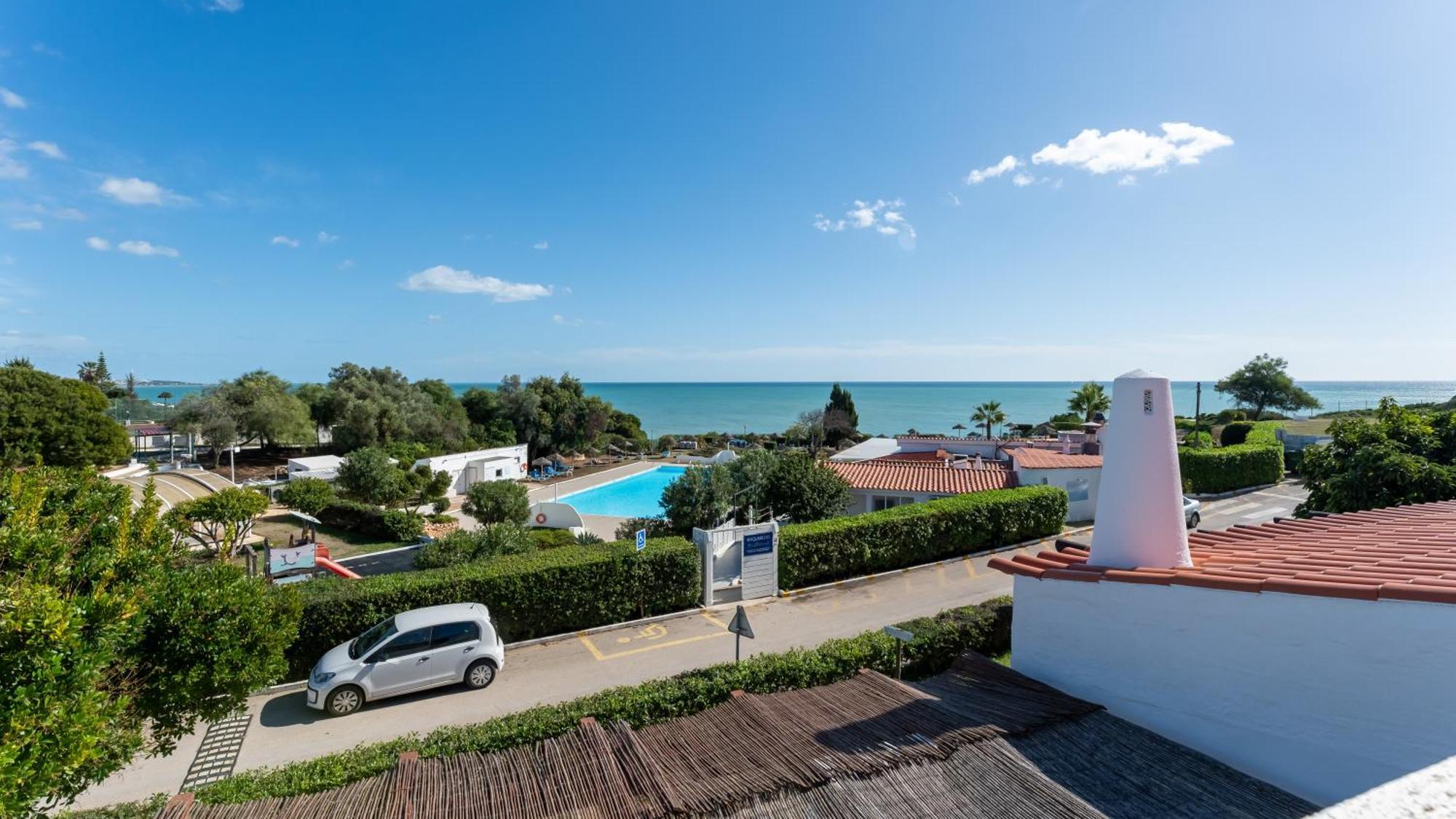Ocean View 3 Bdr House With Patio By Lovelystay Porches (Algarve)
