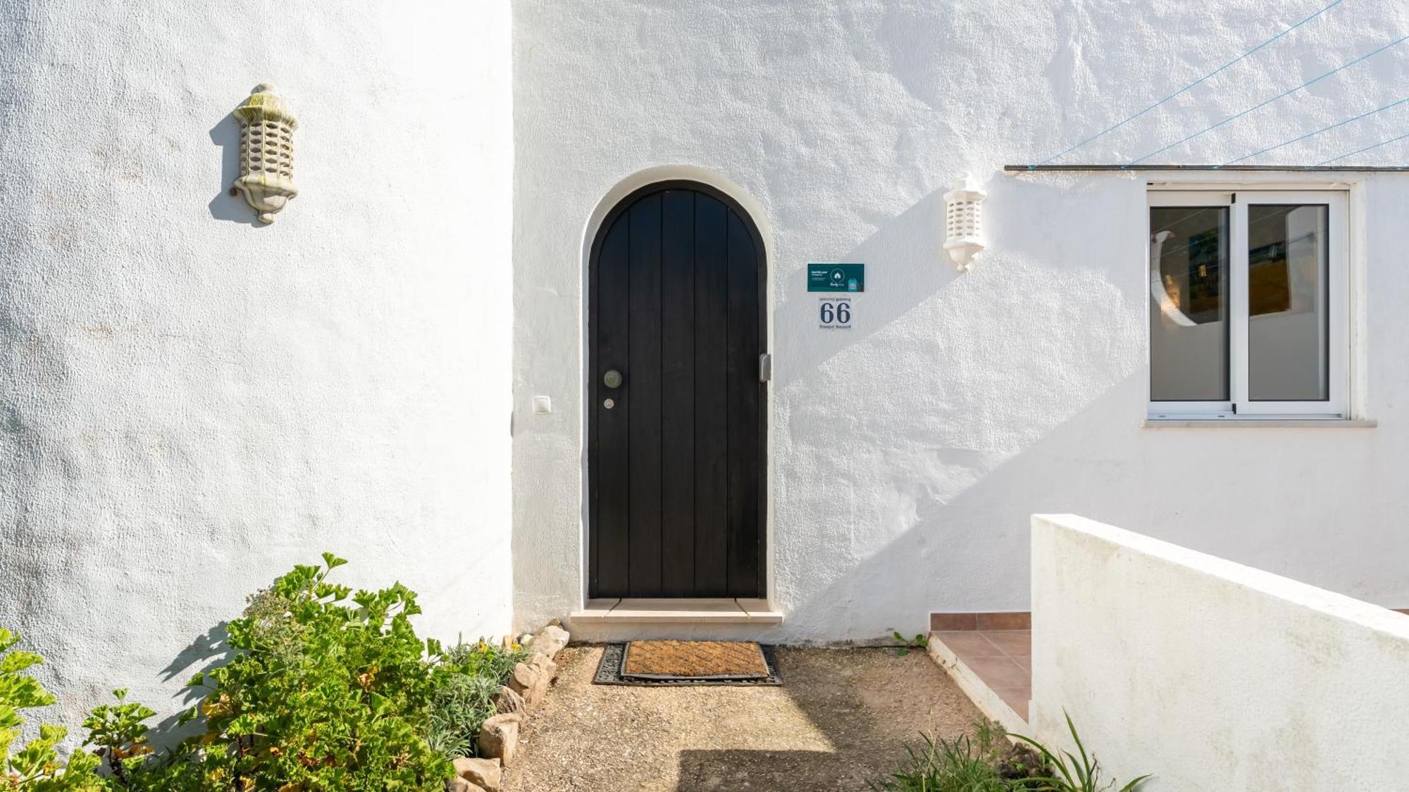 Holiday home Ocean View 3 Bdr House With Patio By Lovelystay *