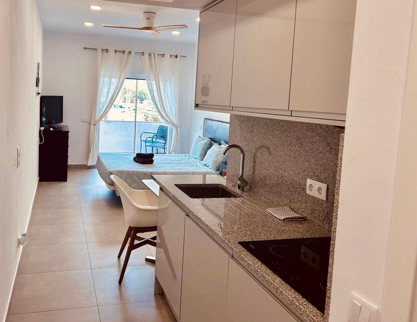Marina View In Town Center Sea View Apartment