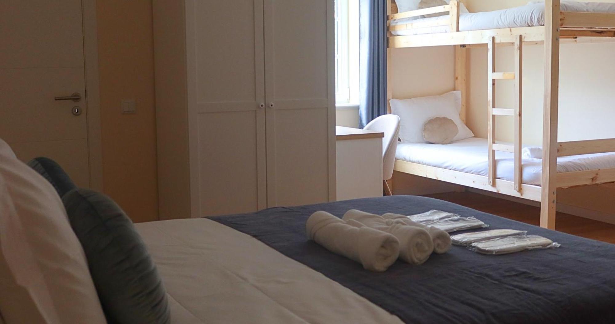 Art 4 Carcavelos Bed & Breakfast *